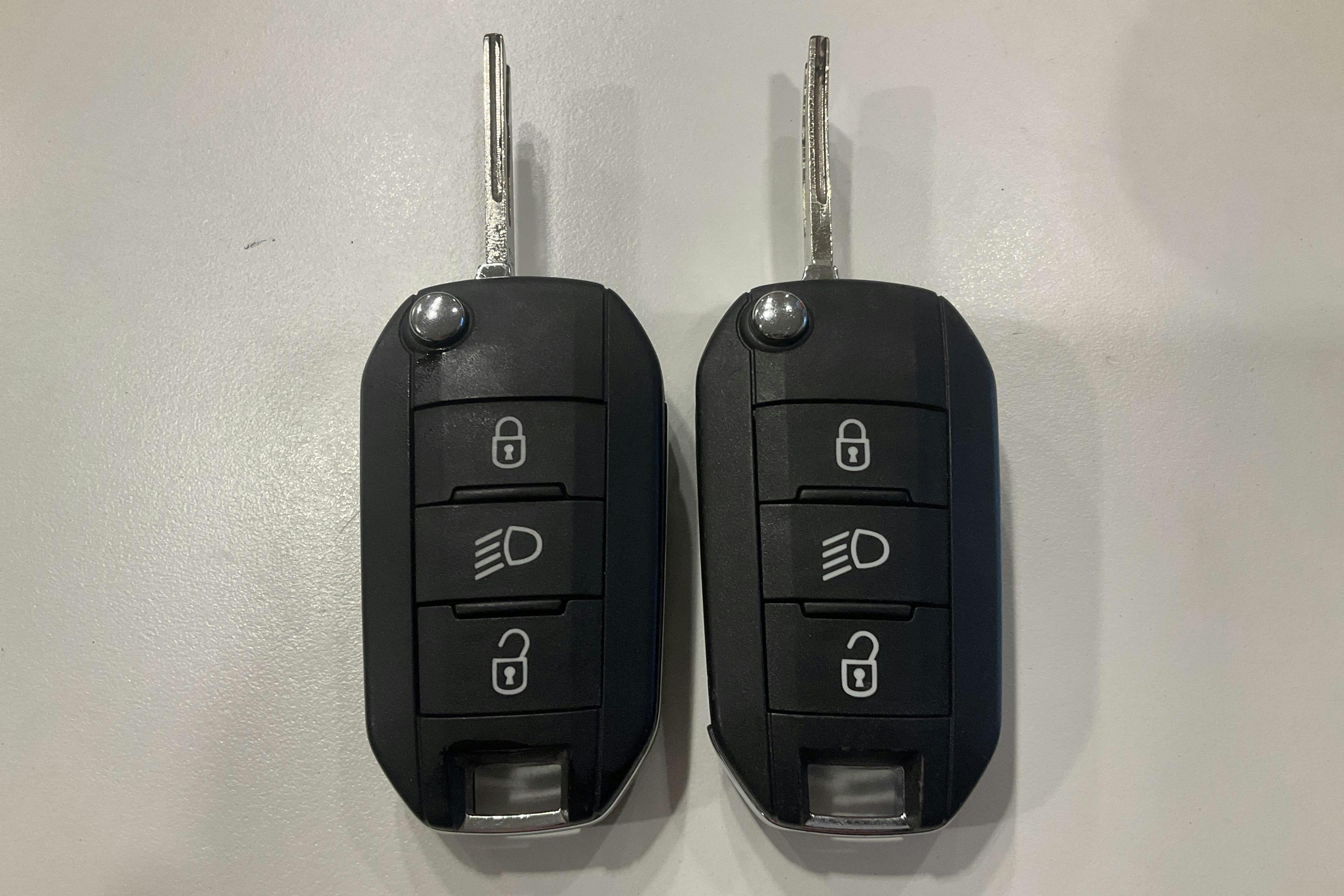 Presentation photo 15 of 15: Peugeot e-Expert 75 kWh (136hk) - 12 590 km - Automatic - 2023