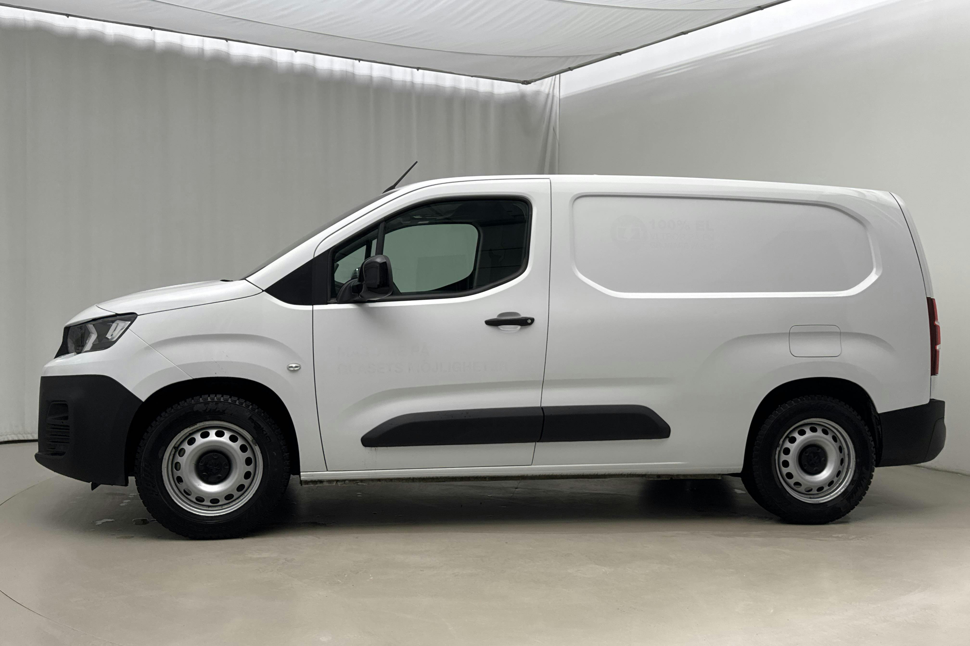 Presentation photo 2 of 20: Peugeot e-Partner 50kWh (136hk) - 9 400 km - Automatic - white - 2023