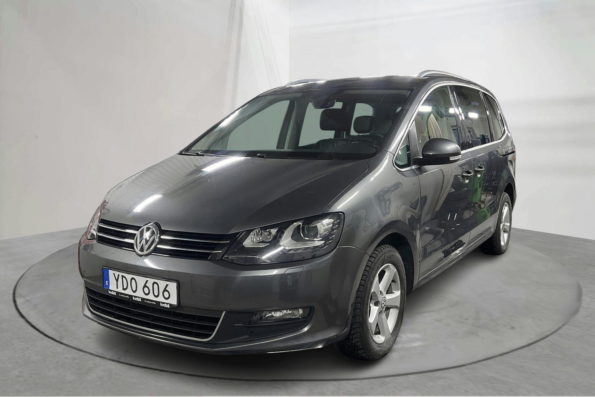 Presentationsfoto 1 av 18: VW Sharan 2.0 TDI 4Motion (150hk) - 17 297 mil - Manuell - Dark Grey - 2016