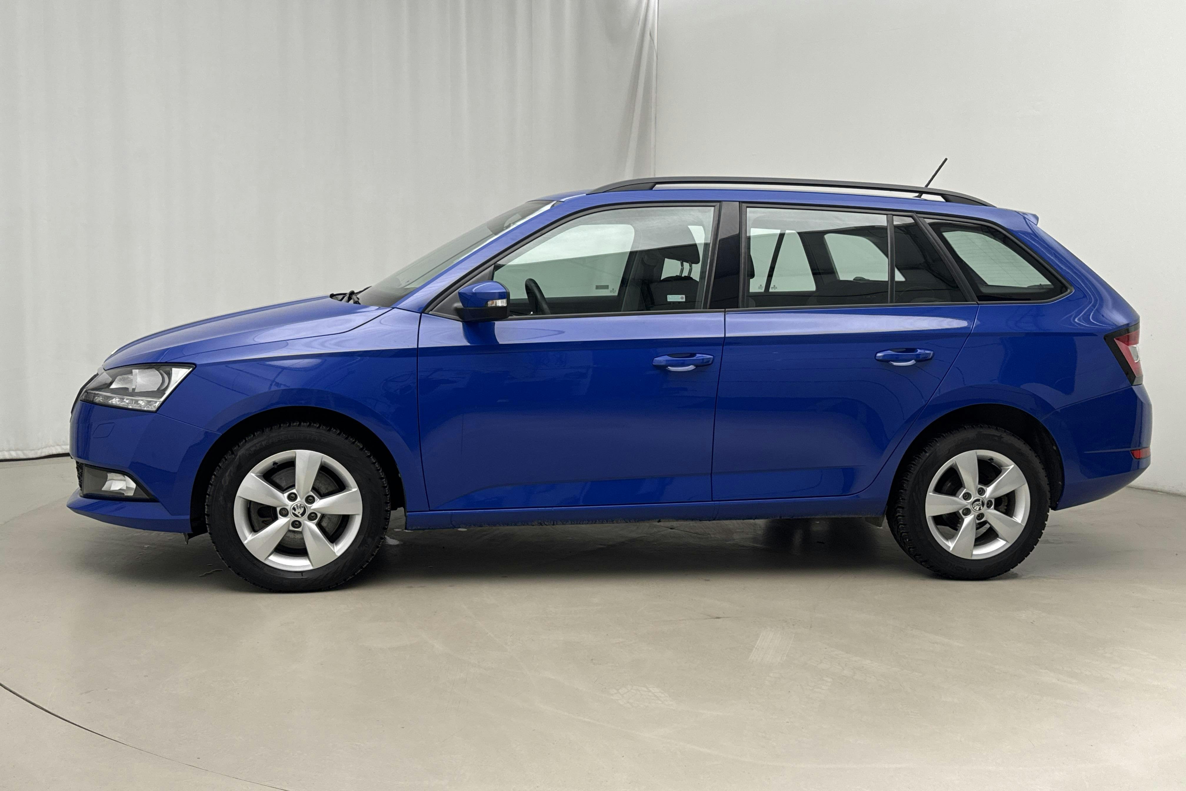 Presentation photo 2 of 17: Skoda Fabia 1.0 TSI Kombi (110hk) - 19 830 km - Automatic - blue - 2019