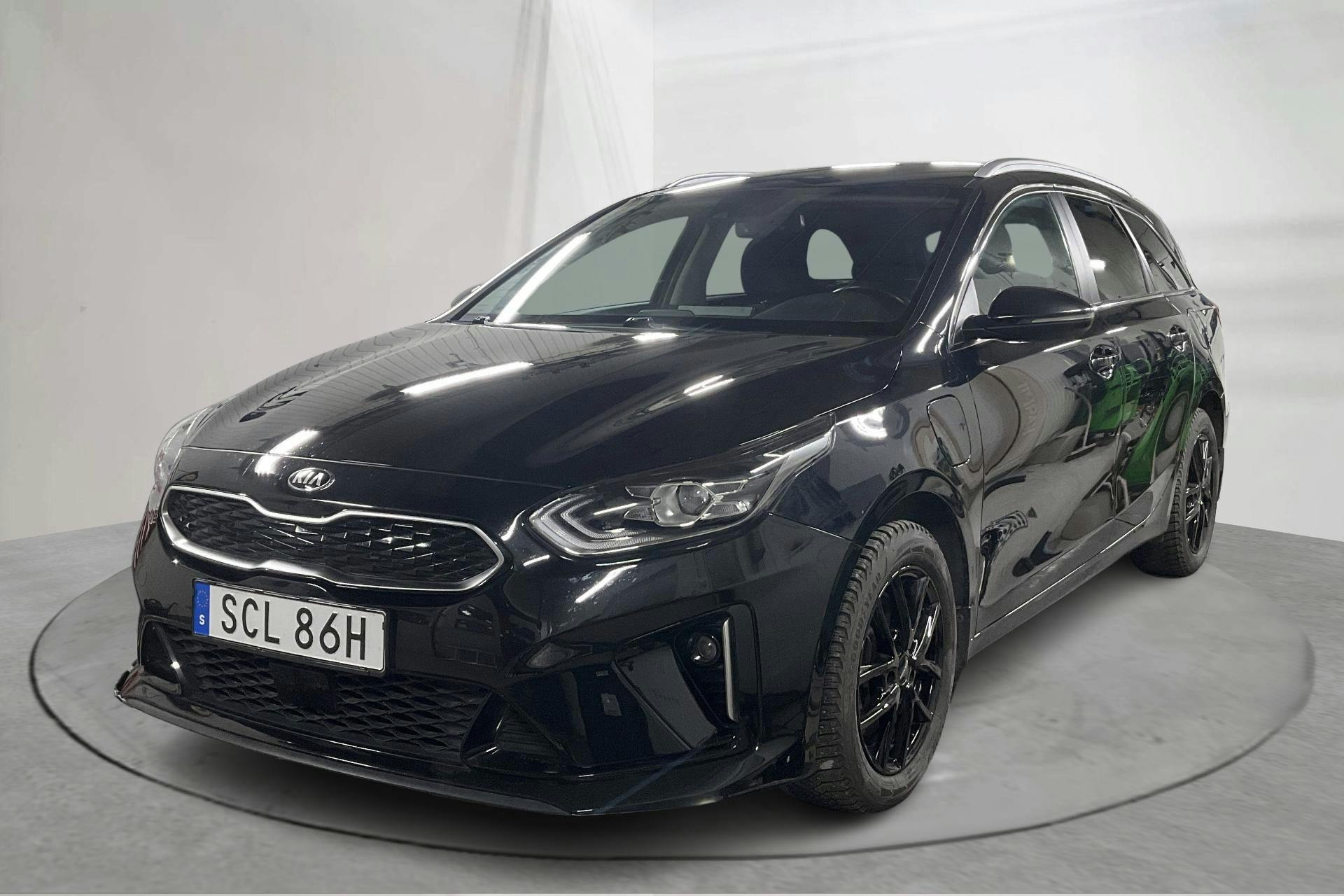 Presentation photo 1 of 16: KIA Ceed 1.6 Plug-in Hybrid SW (141hk) - 108 510 km - Automatic - black - 2021