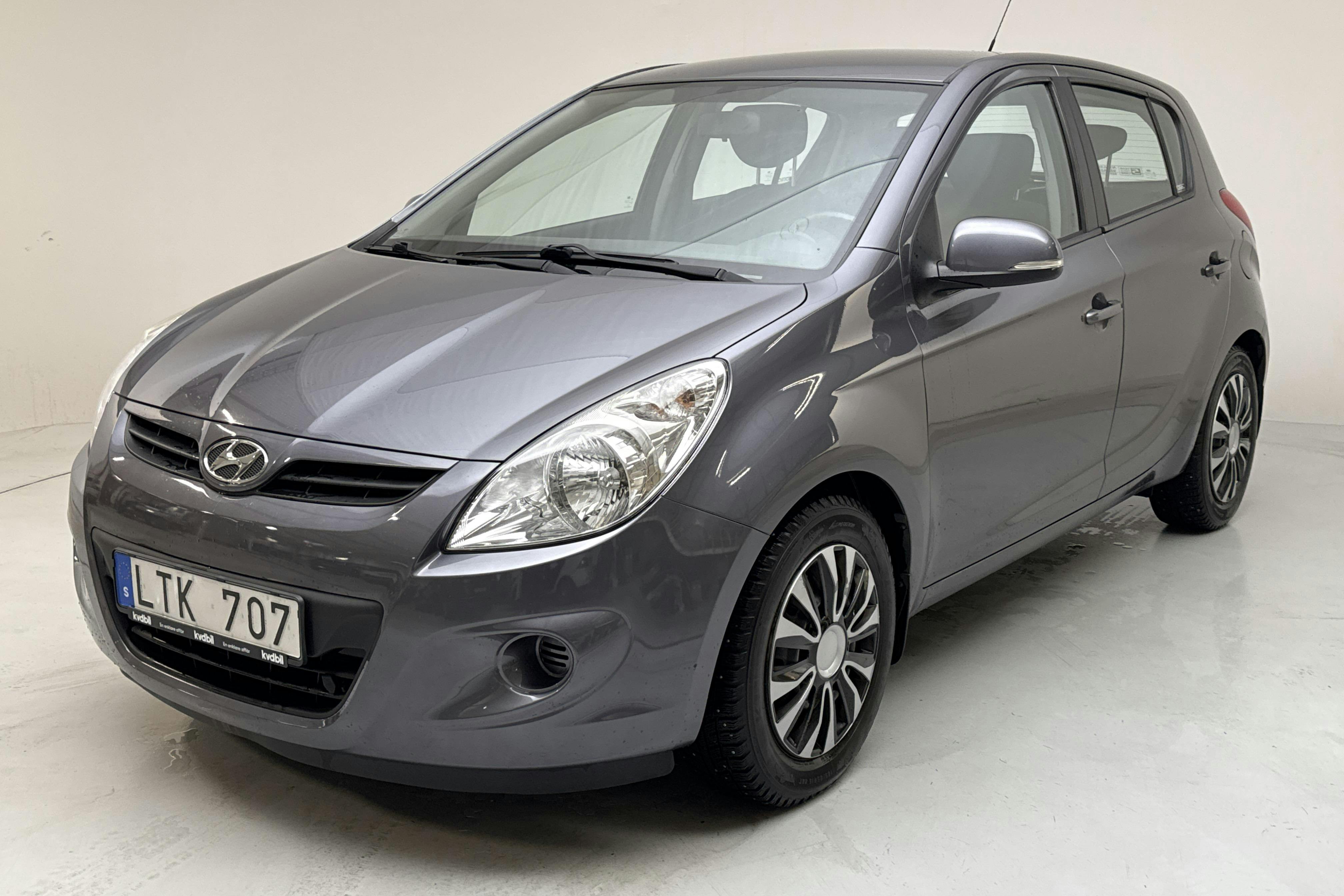 Esittelykuva 1 osoitteesta 12: Hyundai i20 1.4 (100hk) - 74 520 km - Automaattinen - Dark Grey - 2011
