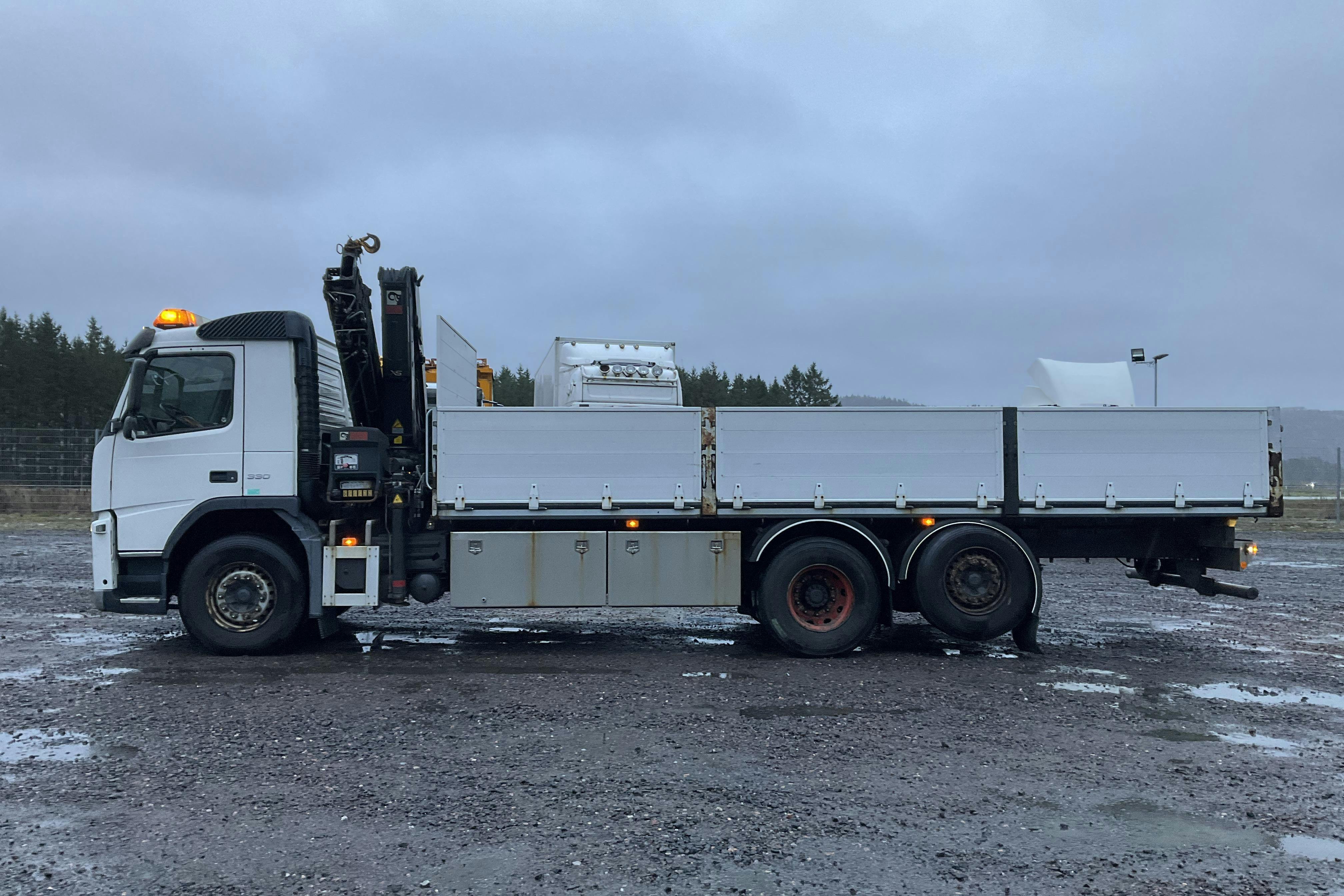 Zdjęcie prezentacyjne 2 z 61: VOLVO FM330 - 408 176 km - Automatyczna - 2012