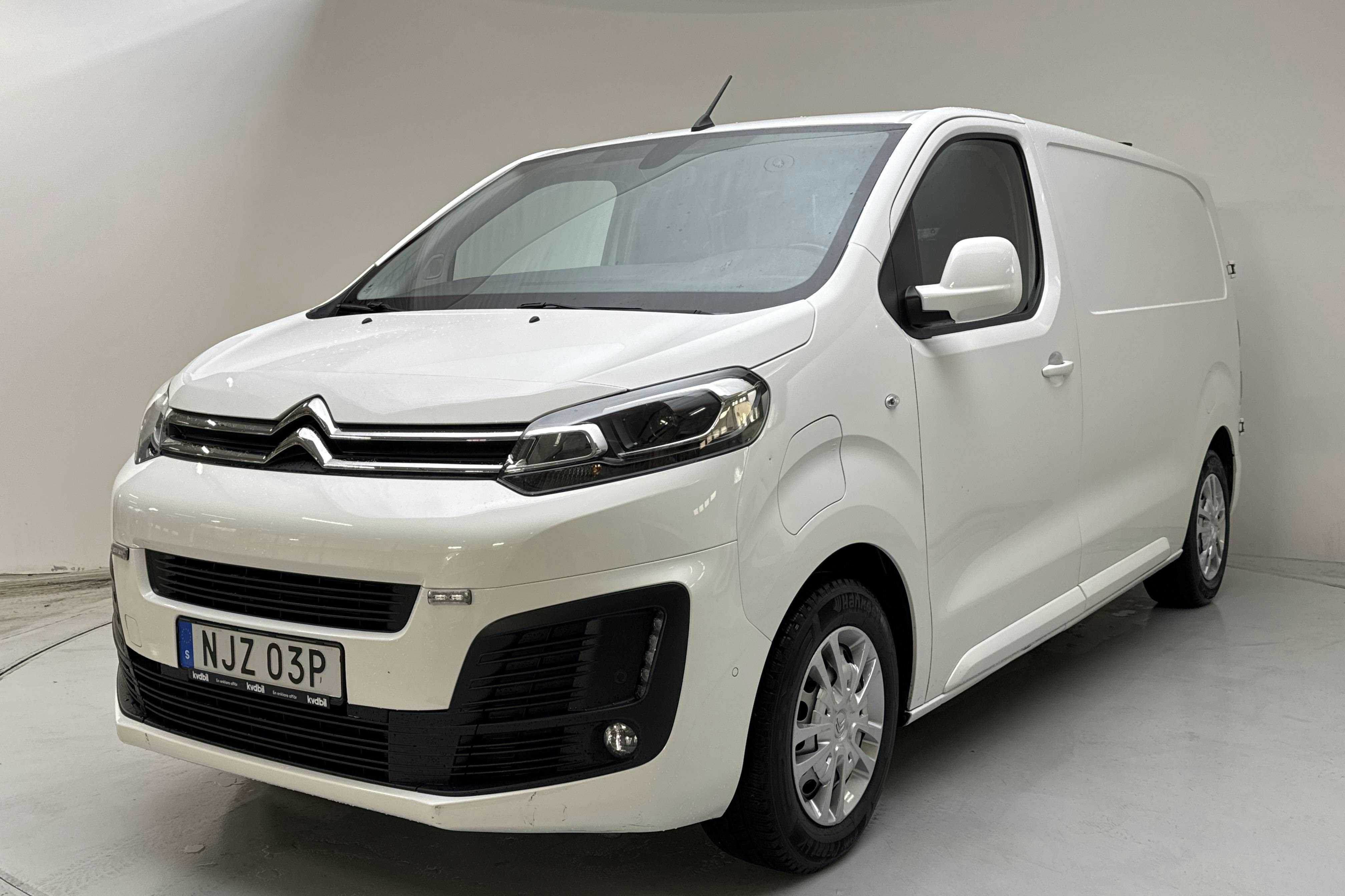 Presentationsfoto 1 av 13: Citroën e-Jumpy IV 75kWh Skåp (136hk) - 5 745 mil - Automat - vit - 2021