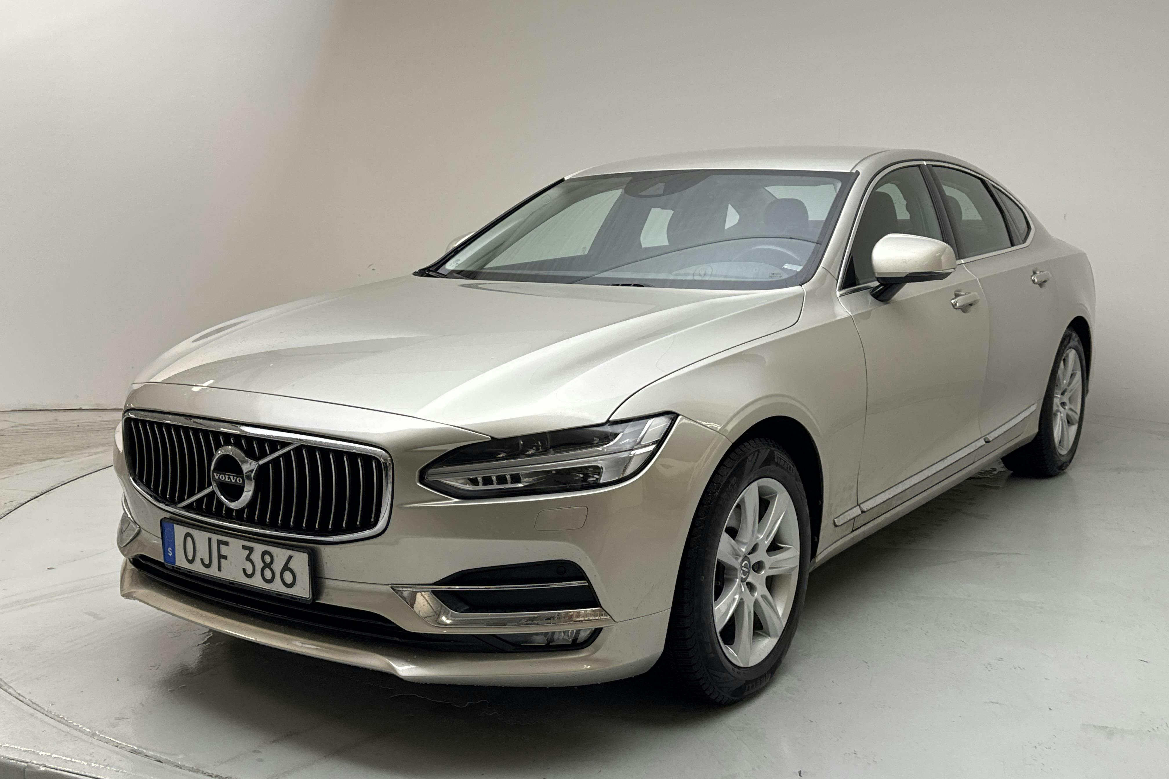 Presentationsfoto 1 av 15: Volvo S90 T5 (254hk) - 13 886 mil - Automat - Light Brown - 2017