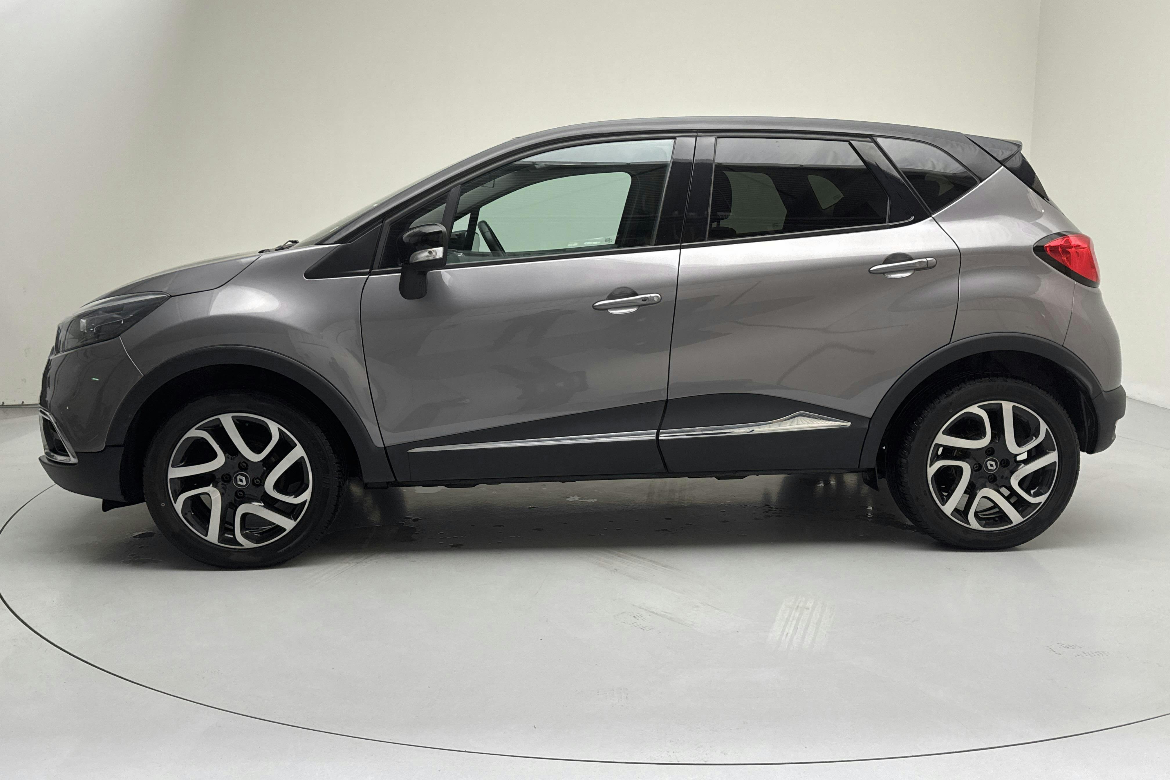 Presentation photo 2 of 13: Renault Captur 0.9 TCe (90hk) - 54 860 km - Manual - 2017