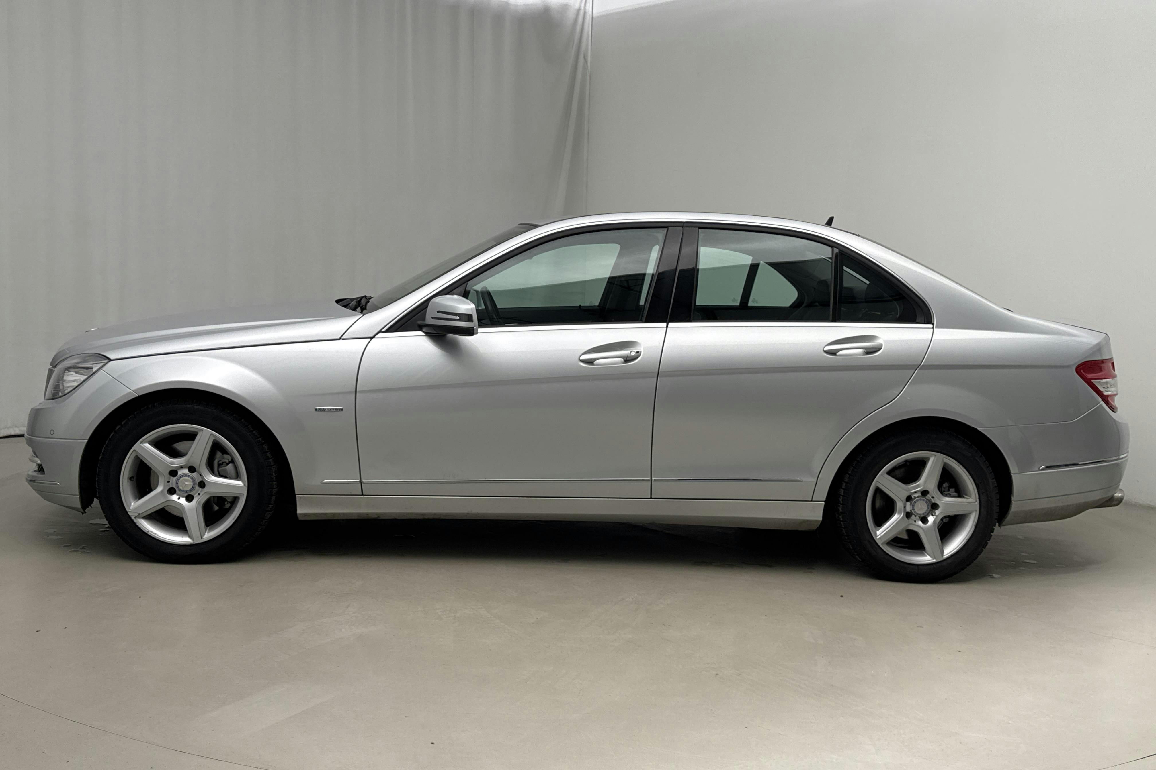 Presentation photo 2 of 16: Mercedes C 220 CDI BlueEfficiency W204 (170hk) - 159 240 km - Automatic - silver - 2011