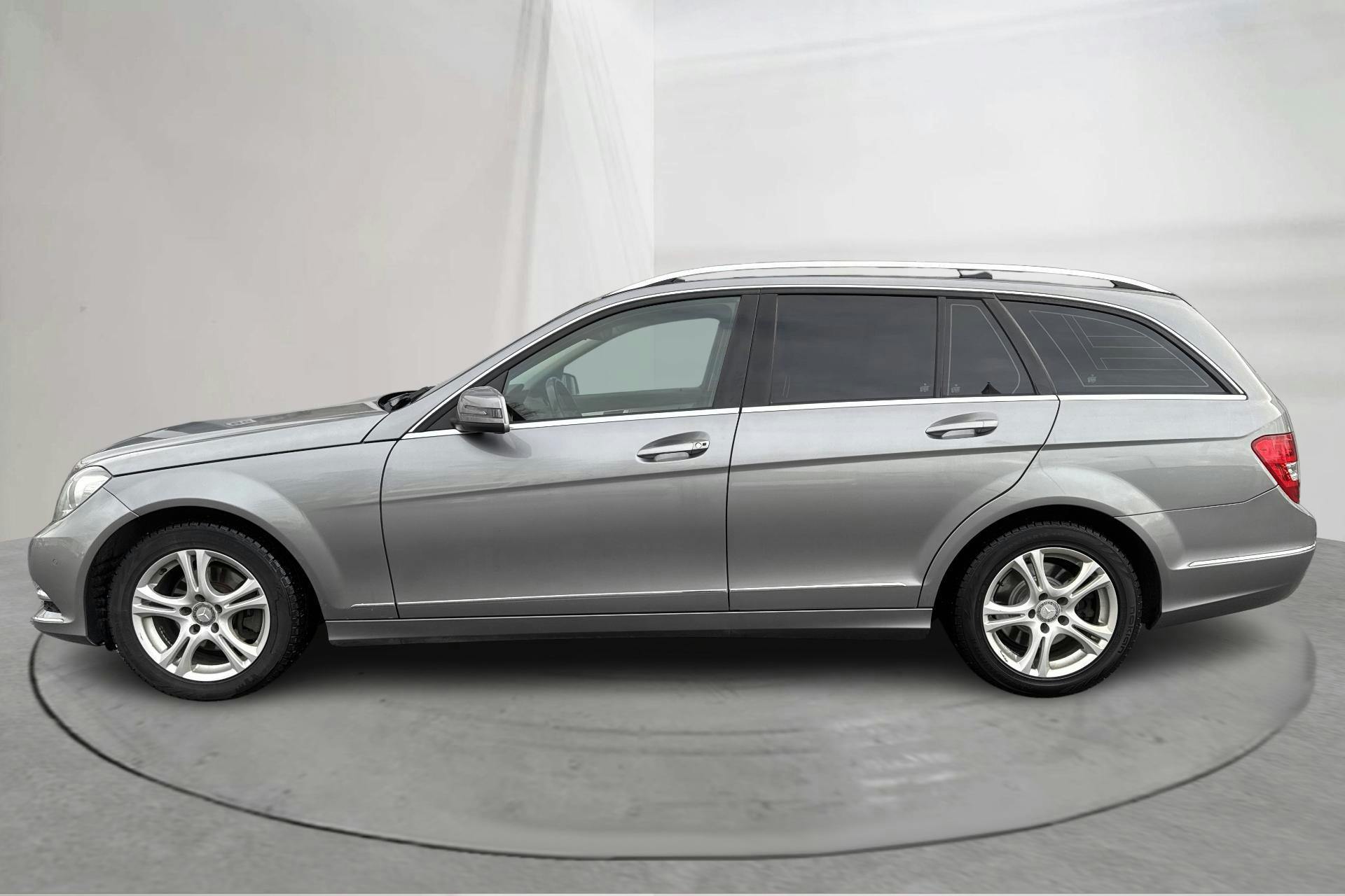 Esittelykuva 2 osoitteesta 15: Mercedes C 220 CDI Kombi BlueEfficiency S204 (170hk) - 185 810 km - Automaattinen - hopea - 2013