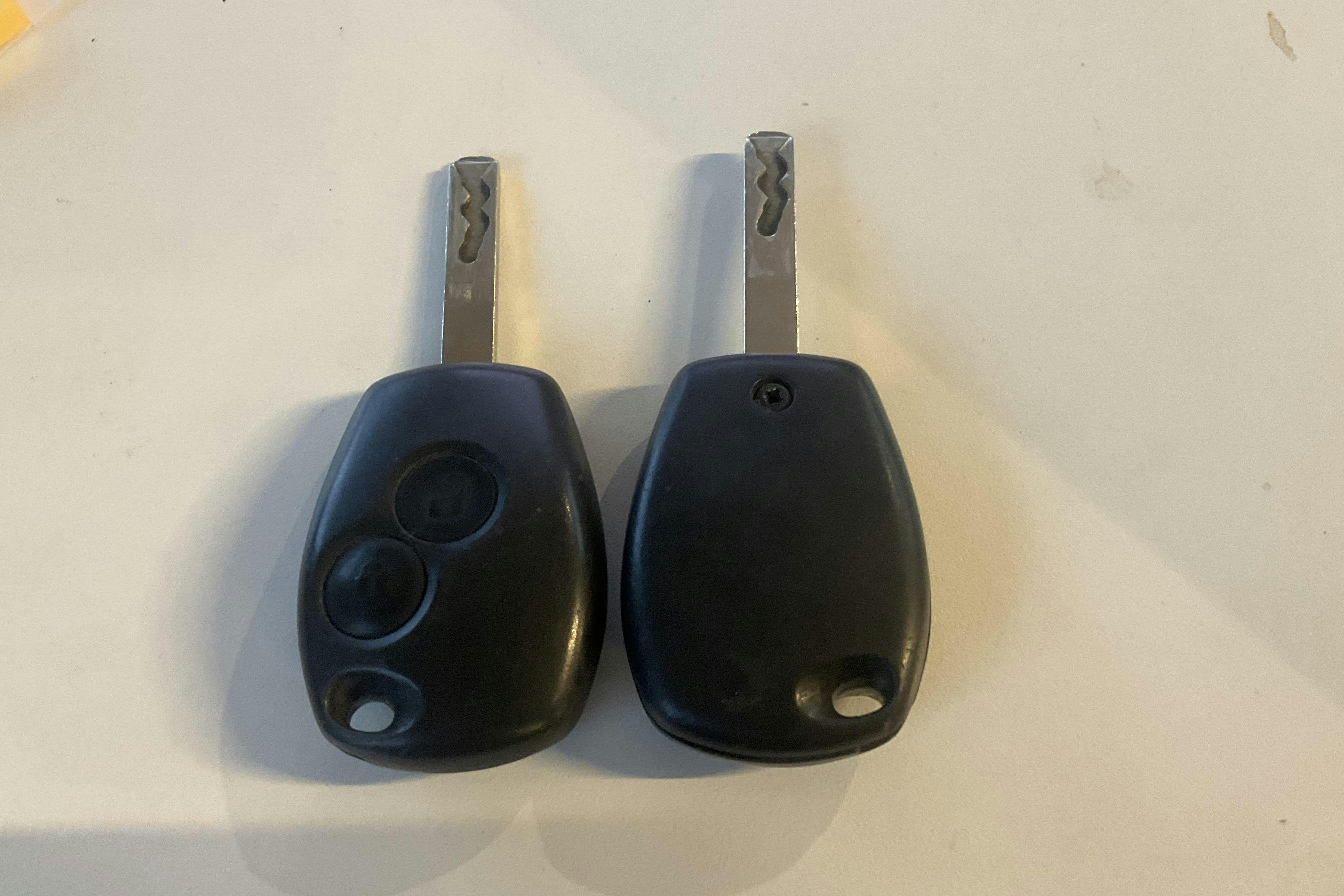 Zdjęcie prezentacyjne 14 z 14: Nissan NV400 2.3 dCi Volymskåp (125hk) - 383 630 km - Manualna - biały - 2015