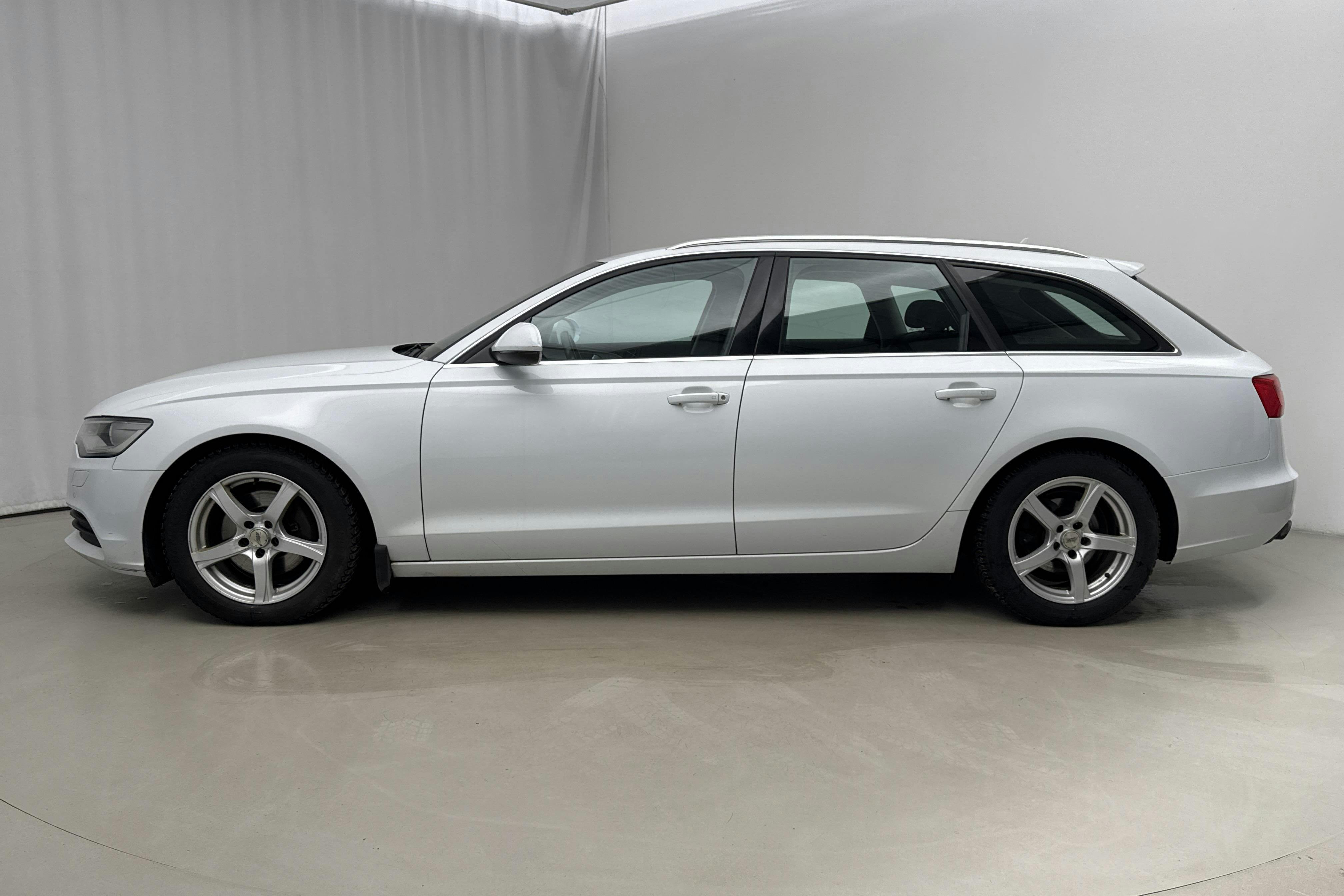 Presentation photo 2 of 16: Audi A6 2.0 TDI Avant (177hk) - 270 740 km - Automatic - white - 2014