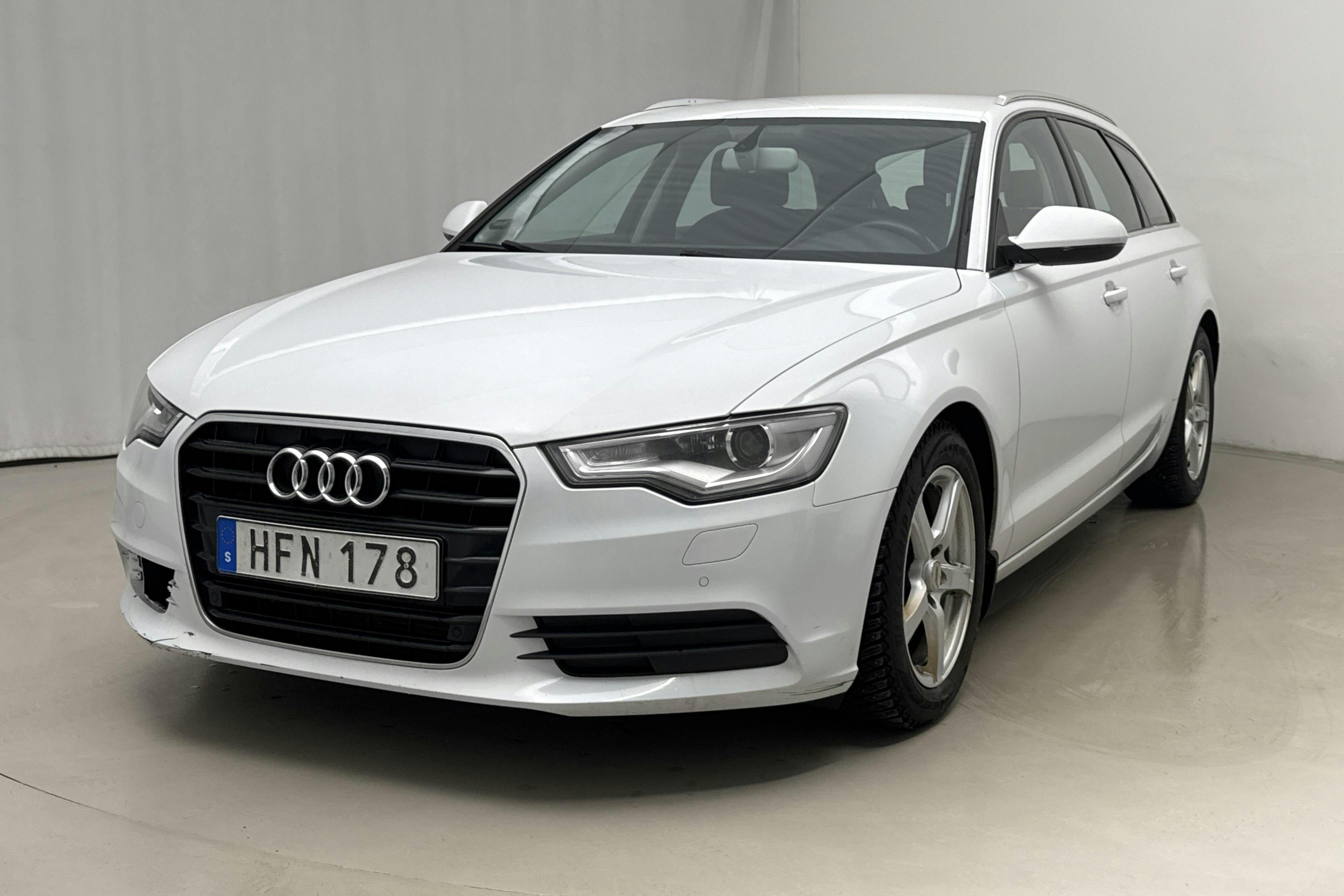 Presentation photo 1 of 16: Audi A6 2.0 TDI Avant (177hk) - 270 740 km - Automatic - white - 2014