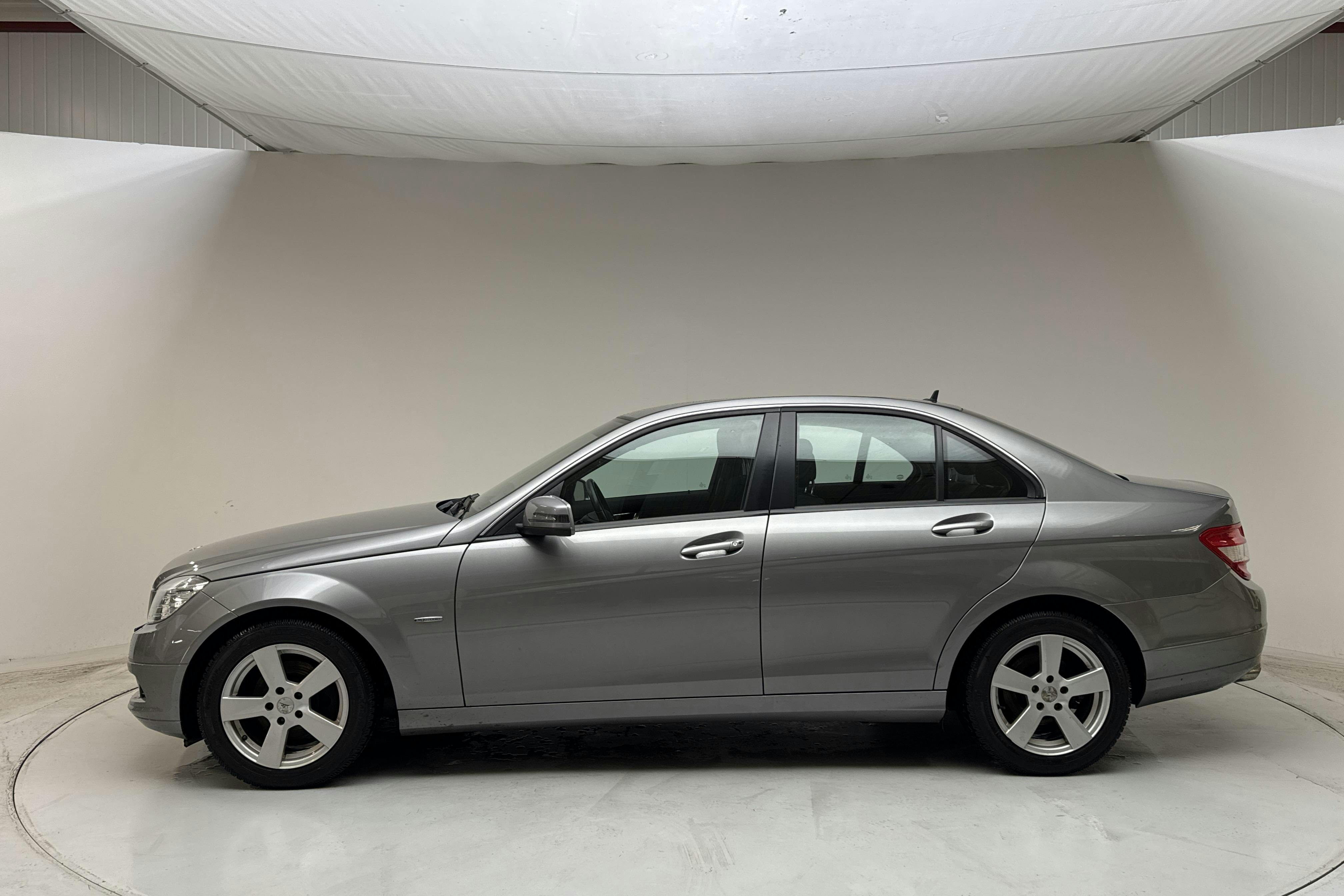 Presentation photo 2 of 12: Mercedes C 180 CGI BlueEfficiency W204 (156hk) - 154 540 km - Manual - silver - 2011