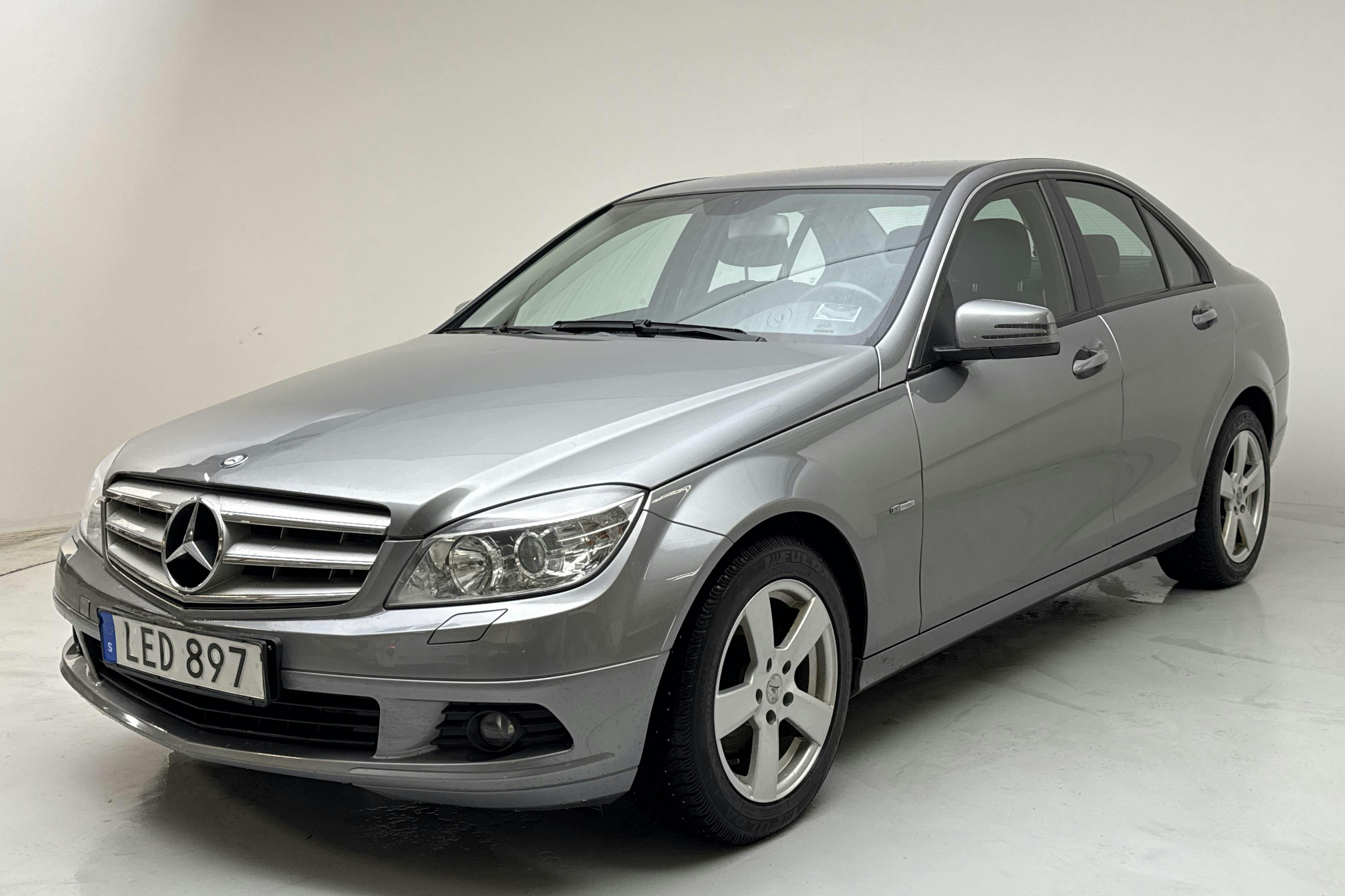 Presentation photo 1 of 12: Mercedes C 180 CGI BlueEfficiency W204 (156hk) - 154 540 km - Manual - silver - 2011
