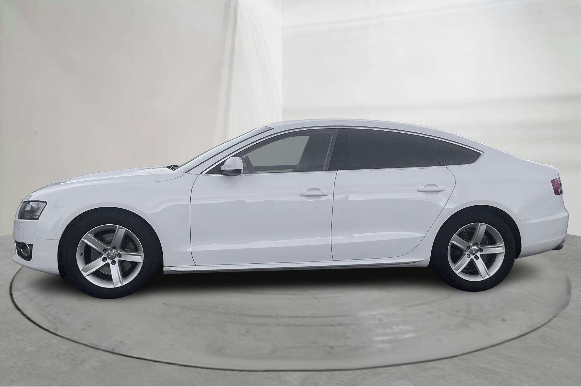 Esitlusfoto 2 aadressil 14: Audi A5 2.0 TFSI Sportback (211hk) - 133 170 km - Käsitsi - valge - 2010