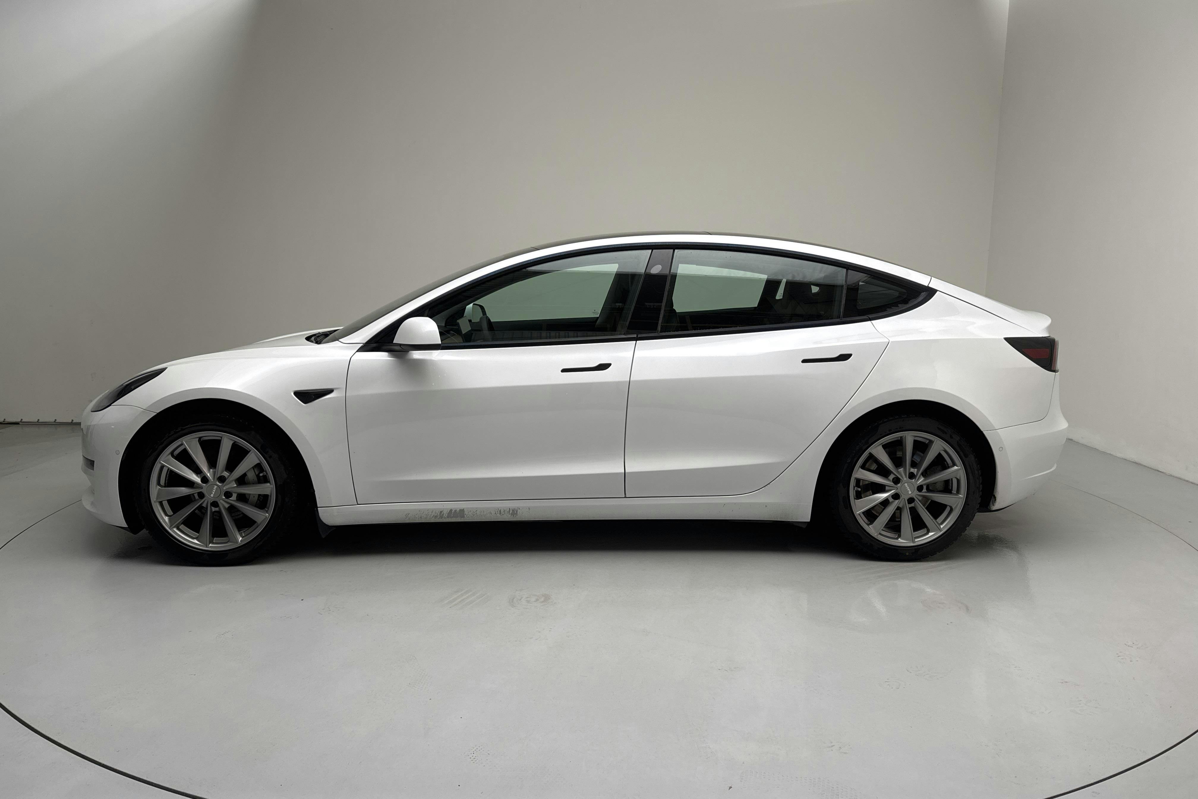 Presentation photo 2 of 18: Tesla Model 3 Long Range Dual Motor AWD - 138 730 km - Automatic - white - 2021