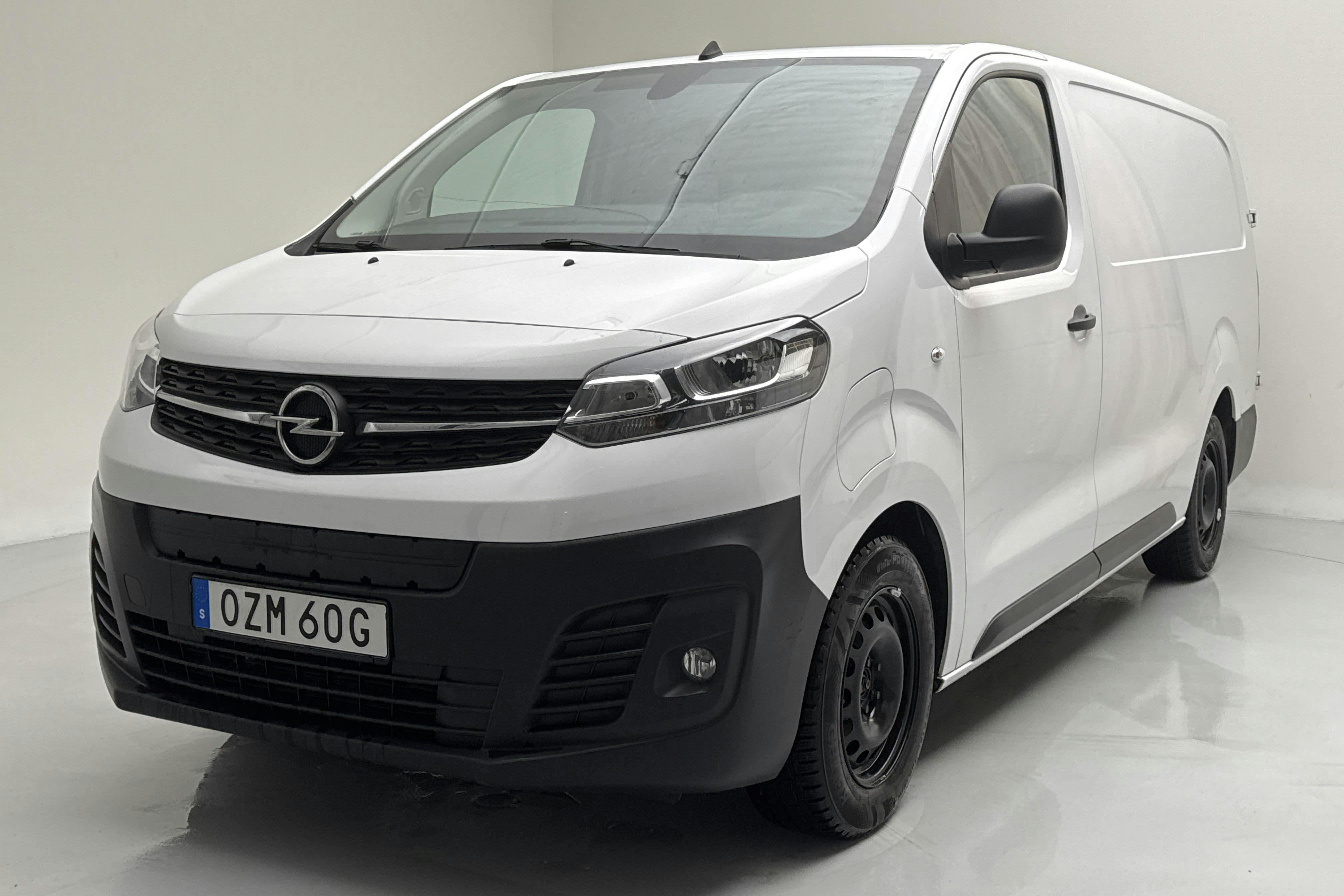 Presentation photo 1 of 15: Opel E-Vivaro 75kWh (136hk) - 48 170 km - Automatic - white - 2023