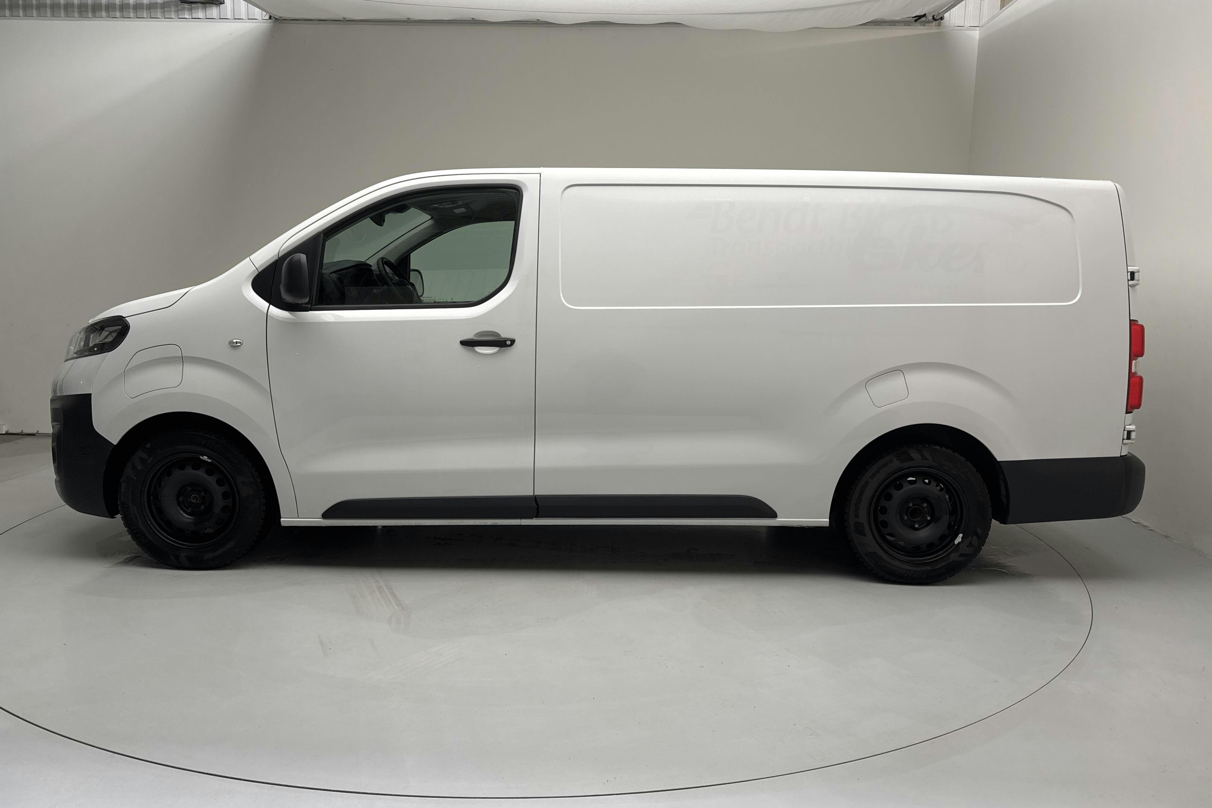 Presentation photo 2 of 15: Opel E-Vivaro 75kWh (136hk) - 48 170 km - Automatic - white - 2023
