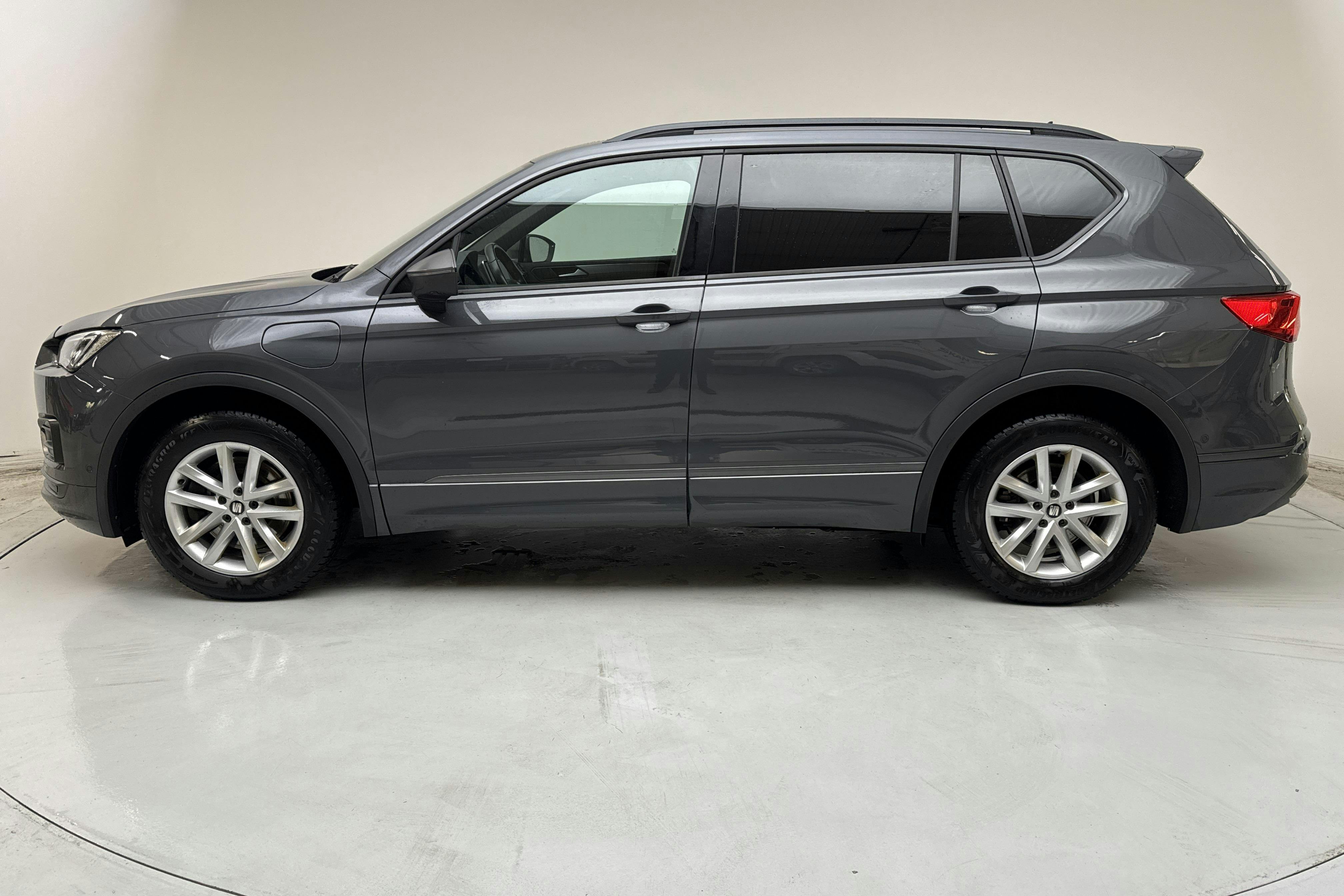 Esittelykuva 2 osoitteesta 17: Seat Tarraco 1.4 TSI e-hybrid (245hk) - 123 140 km - Automaattinen - harmaa - 2021