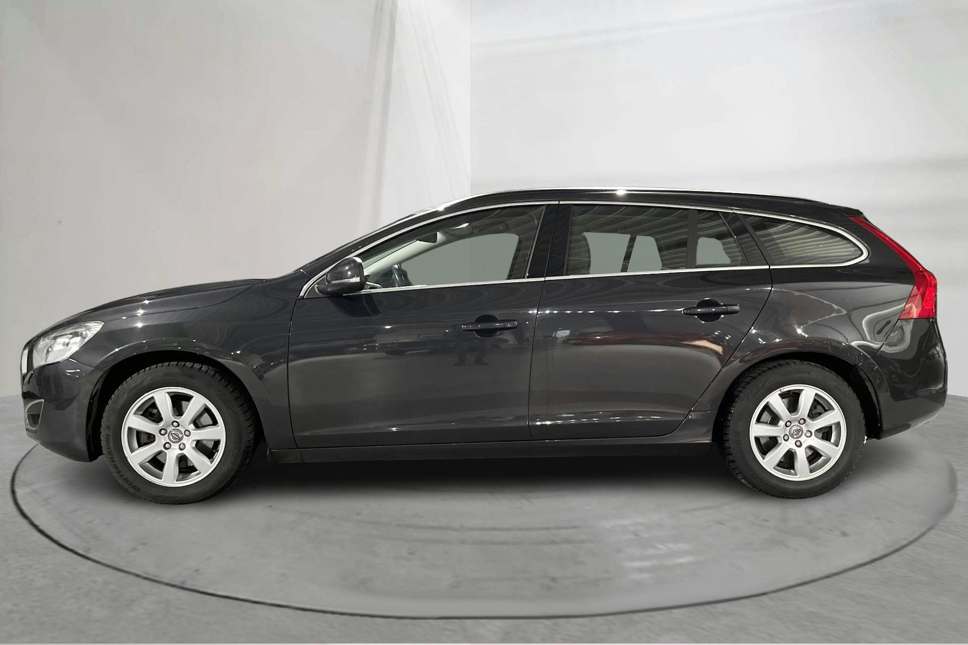 Esittelykuva 2 osoitteesta 14: Volvo V60 D2 (115hk) - 90 820 km - Manuaalinen - Dark Grey - 2013