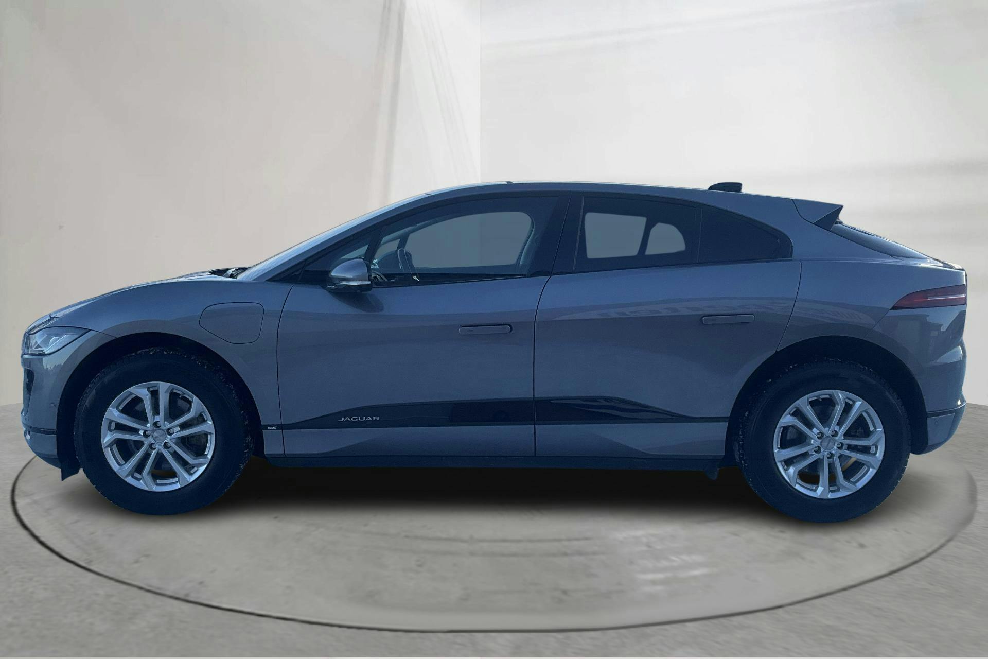 Esittelykuva 2 osoitteesta 18: Jaguar I-Pace EV400 AWD (400hk) - 86 700 km - Automaattinen - harmaa - 2021