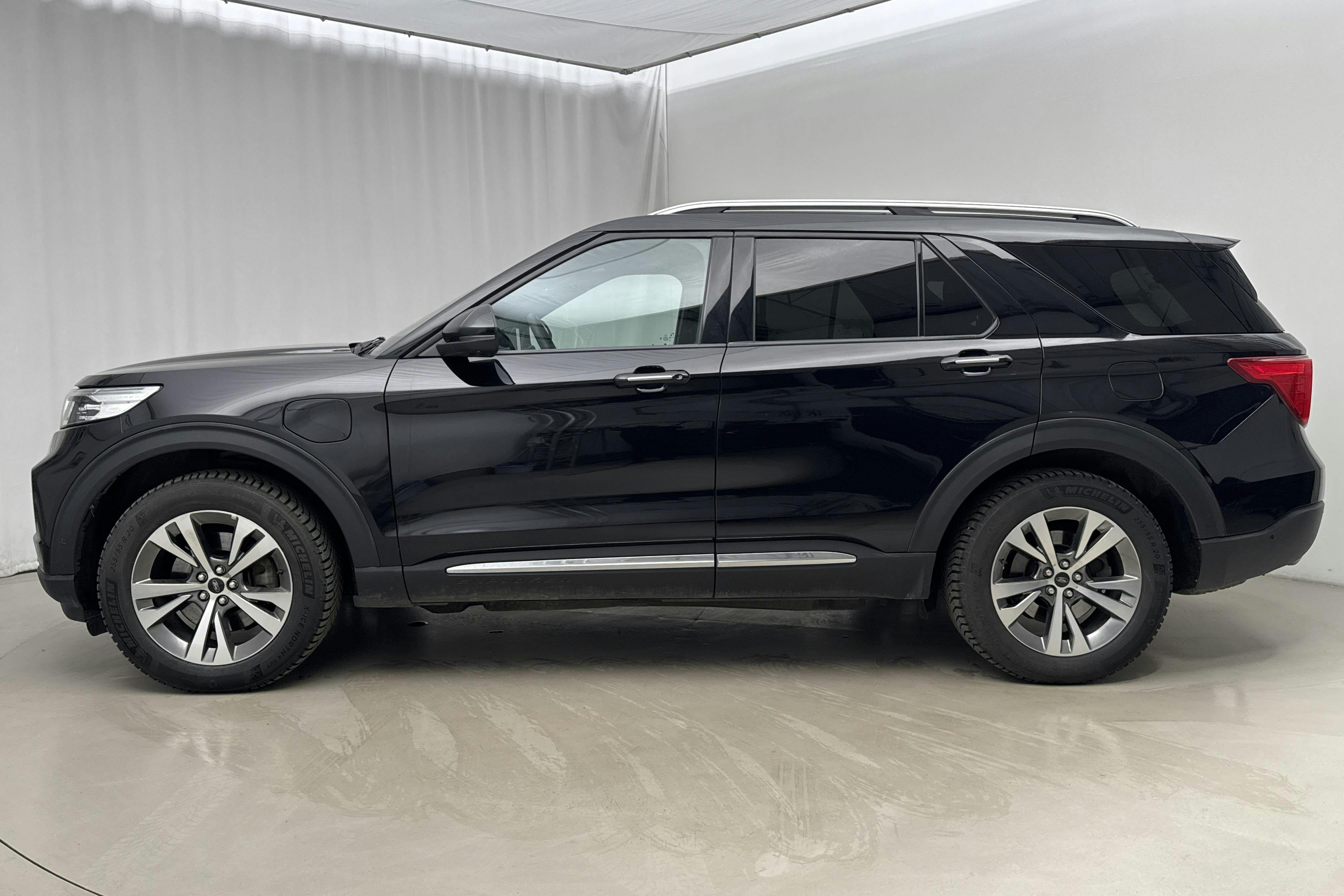 Presentation photo 2 of 24: Ford Explorer 3.0T EcoBoost (457hk) - 128 030 km - Automatic - black - 2021