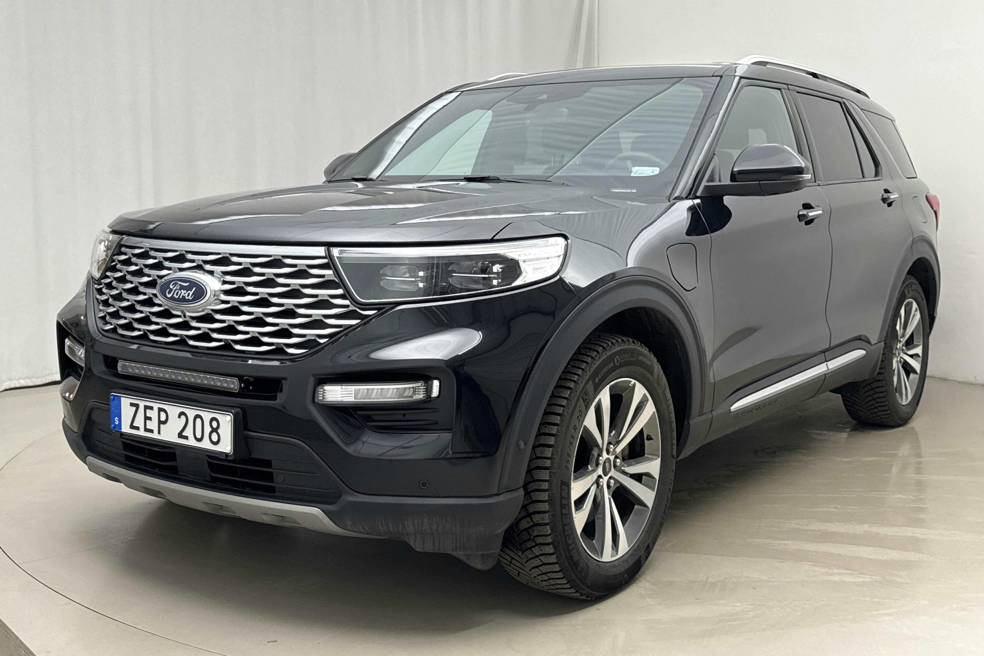 Presentation photo 1 of 24: Ford Explorer 3.0T EcoBoost (457hk) - 128 030 km - Automatic - black - 2021