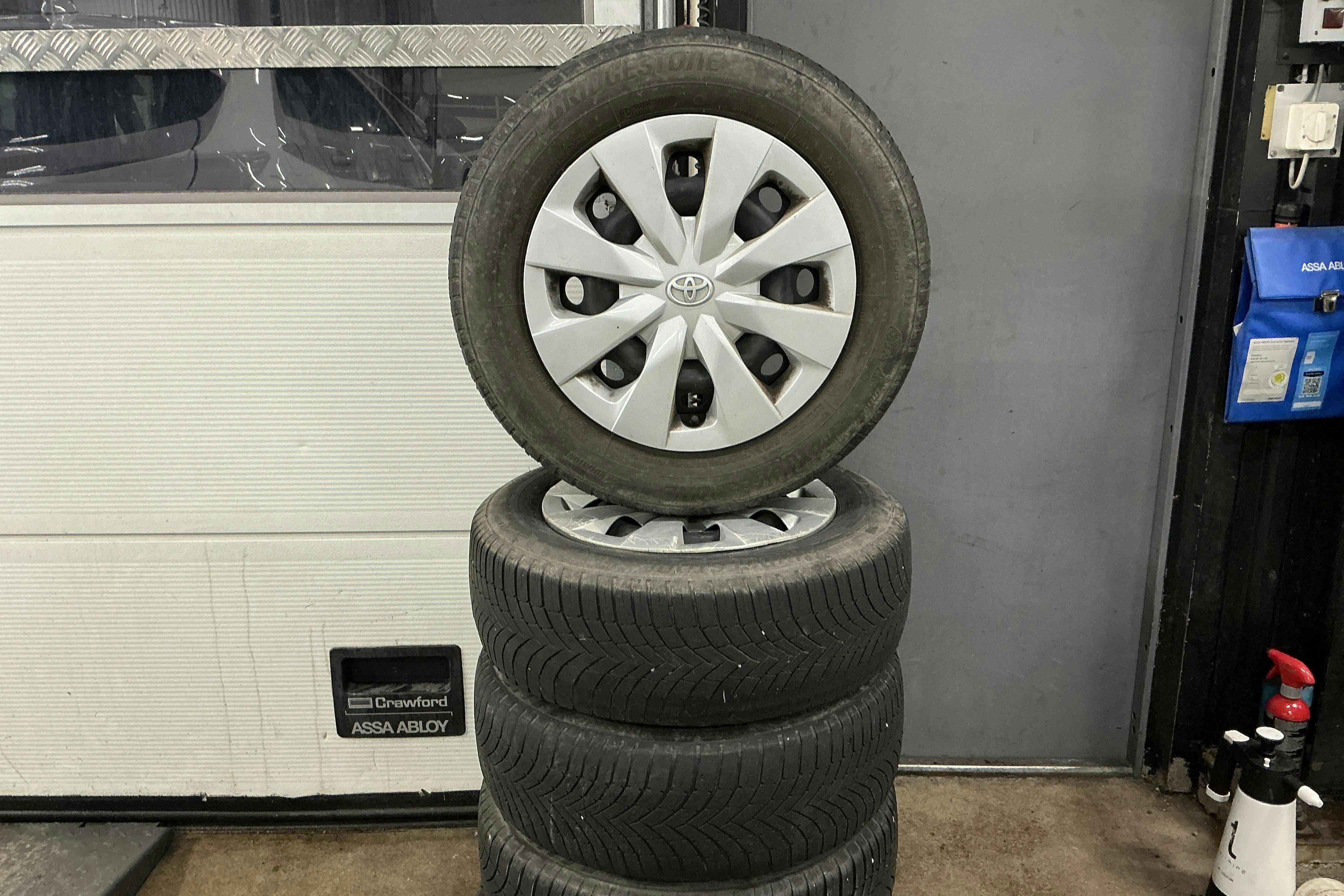 Esitlusfoto 12 aadressil 12: Toyota Corolla 1.8 Hybrid 5dr (122hk) - 123 790 km - Automaatne - valge - 2020