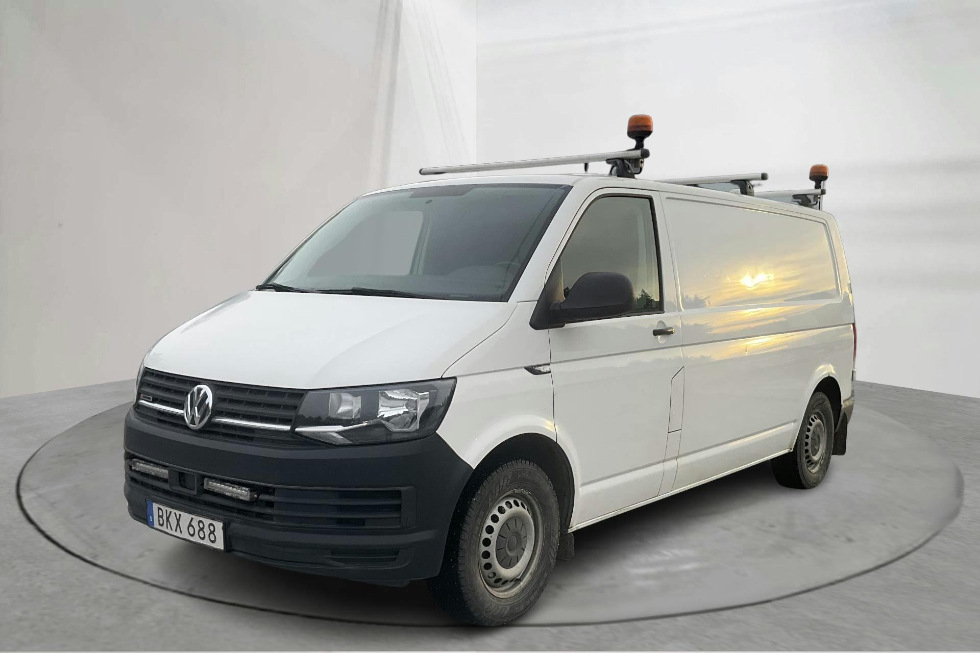 Presentation photo 1 of 13: VW Transporter T6 2.0 TDI BMT Skåp 4MOTION (150hk) - 199 030 km - Manual - white - 2018