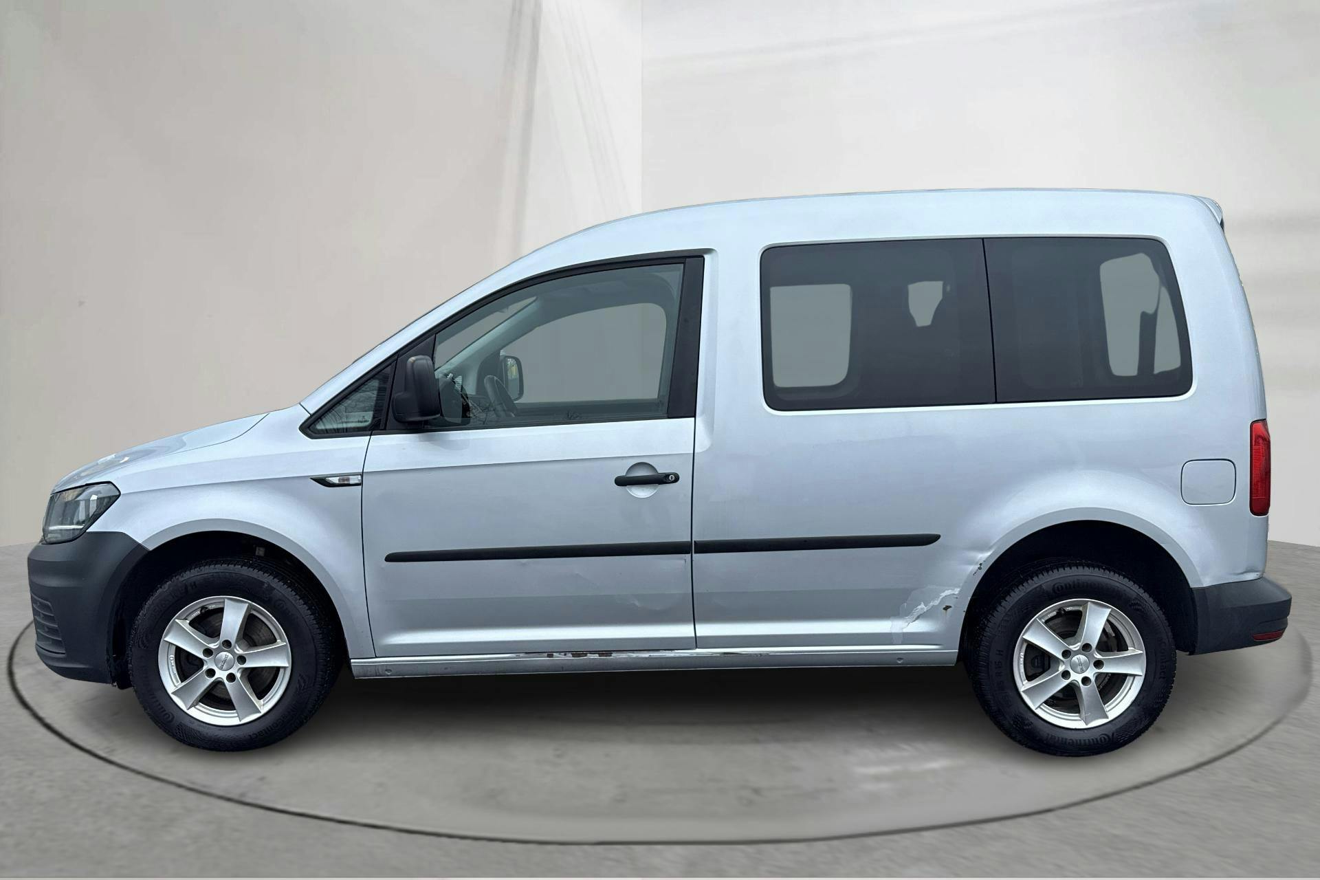 Presentationsfoto 2 av 12: VW Caddy Life 2.0 TDI (75hk) - 25 177 mil - Manuell - grå - 2016