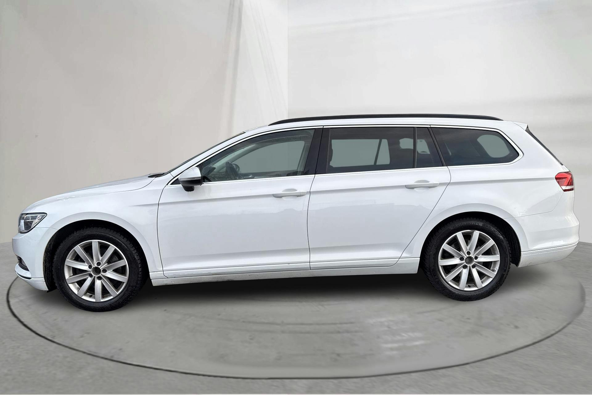Presentation photo 2 of 14: VW Passat 2.0 TDI Sportscombi (150hk) - 305 670 km - Automatic - white - 2018