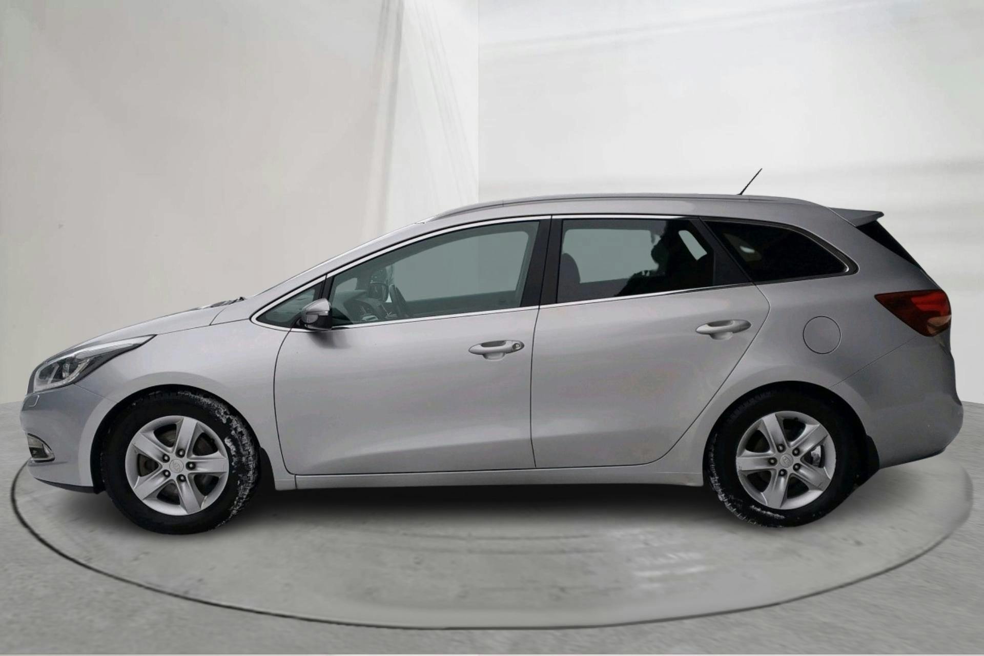Presentation photo 2 of 13: KIA Cee'd 1.6 CRDi SW (128hk) - 80 630 km - Manual - gray - 2013