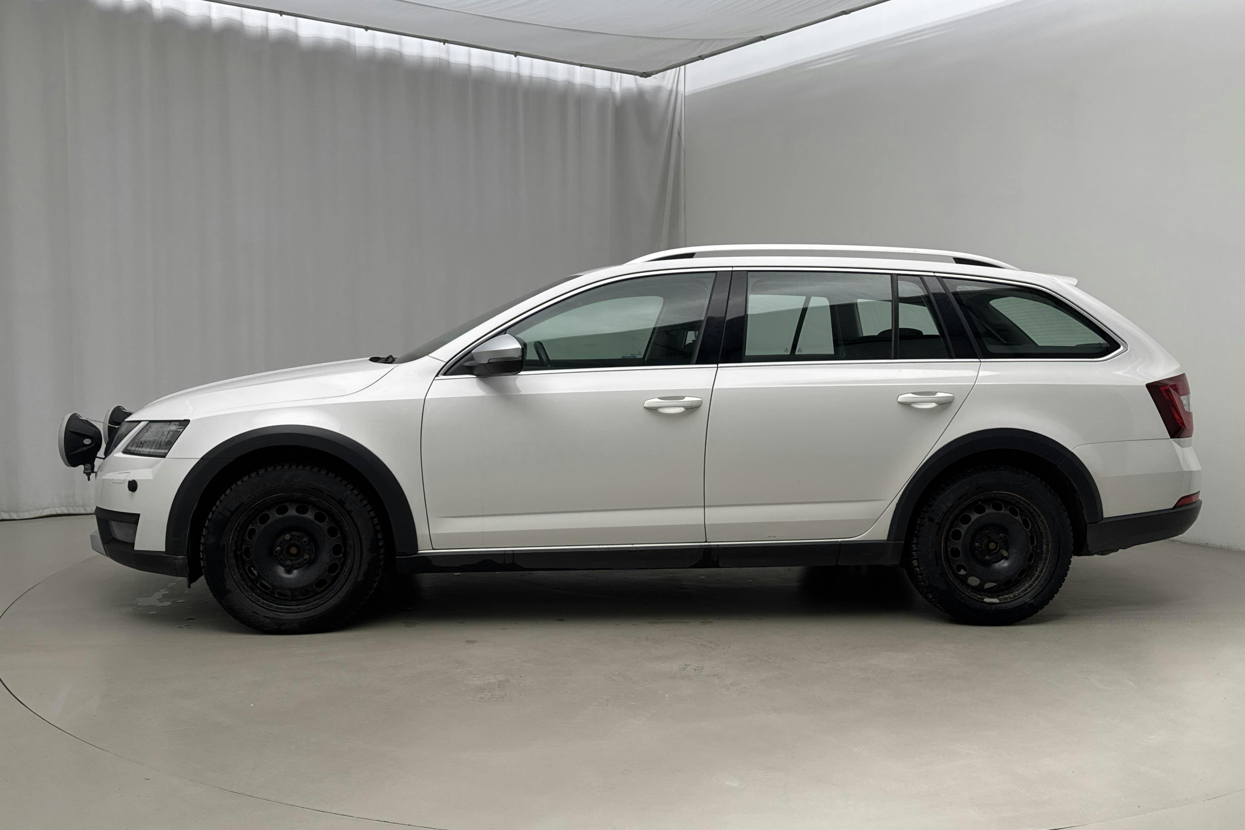 Esitlusfoto 2 aadressil 21: Skoda Octavia Scout II 2.0 TDI 4X4 (150hk) - 172 420 km - Käsitsi - valge - 2018