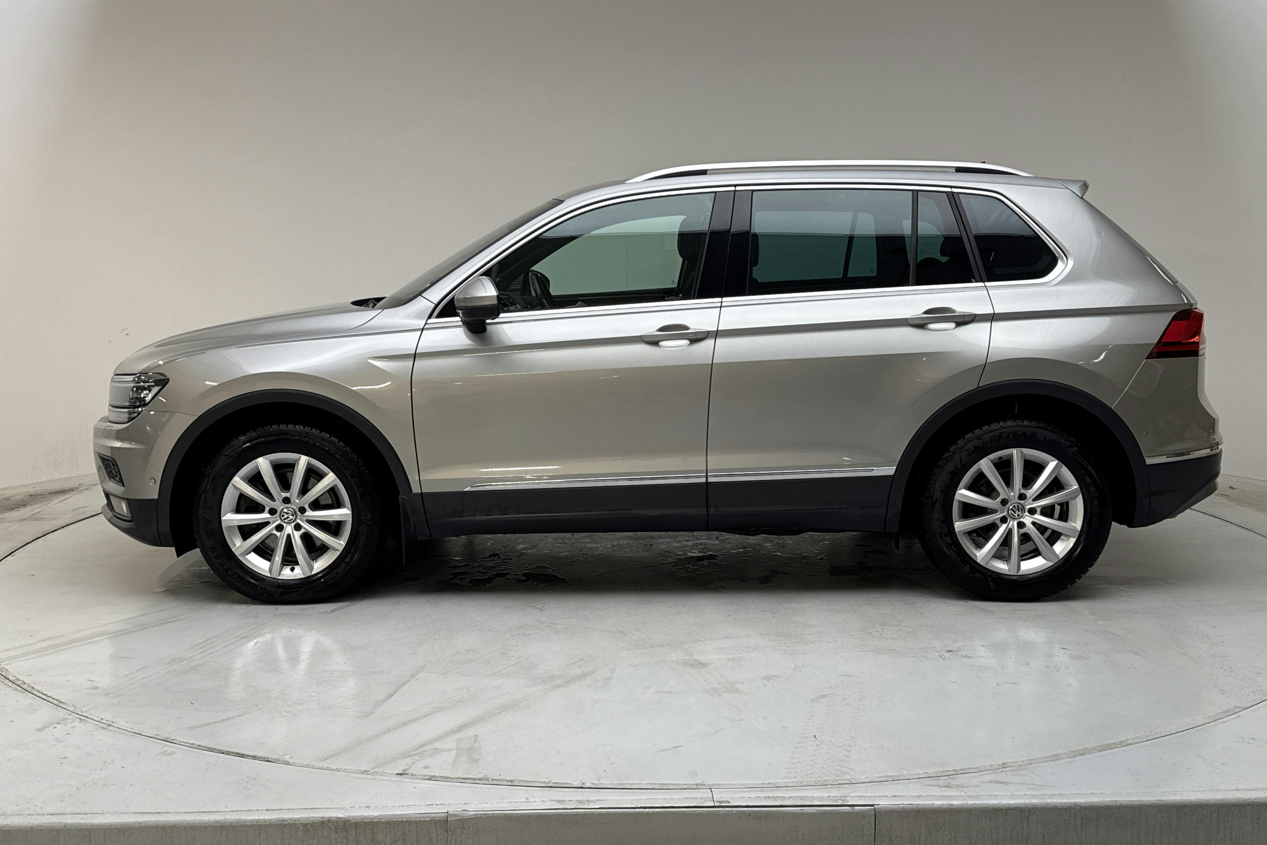 Presentation photo 2 of 19: VW Tiguan 2.0 TDI 4MOTION (190hk) - 138 940 km - Automatic - silver - 2018