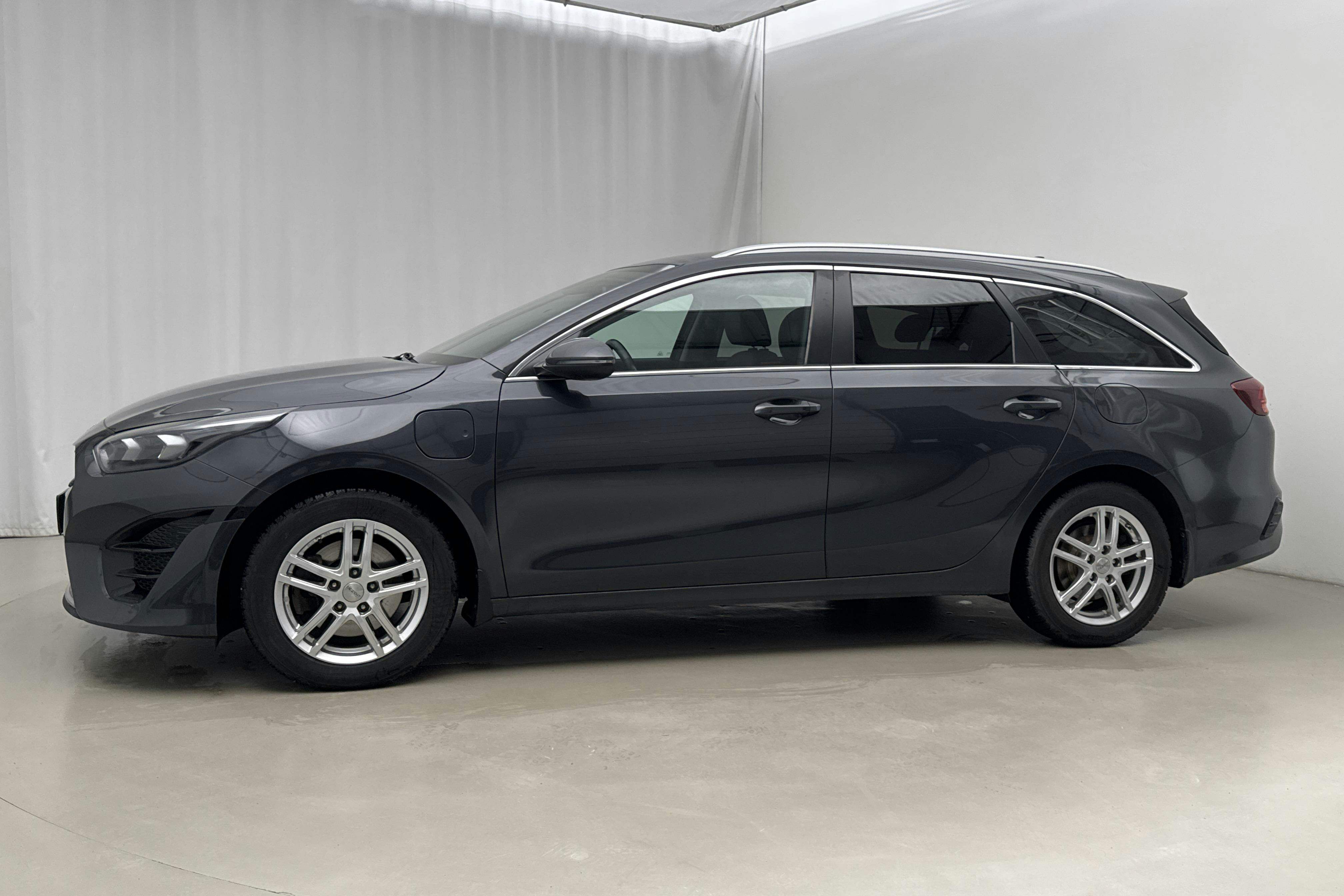 Esitlusfoto 2 aadressil 21: KIA Ceed 1.6 Plug-in Hybrid SW (141hk) - 58 950 km - Automaatne - hall - 2022