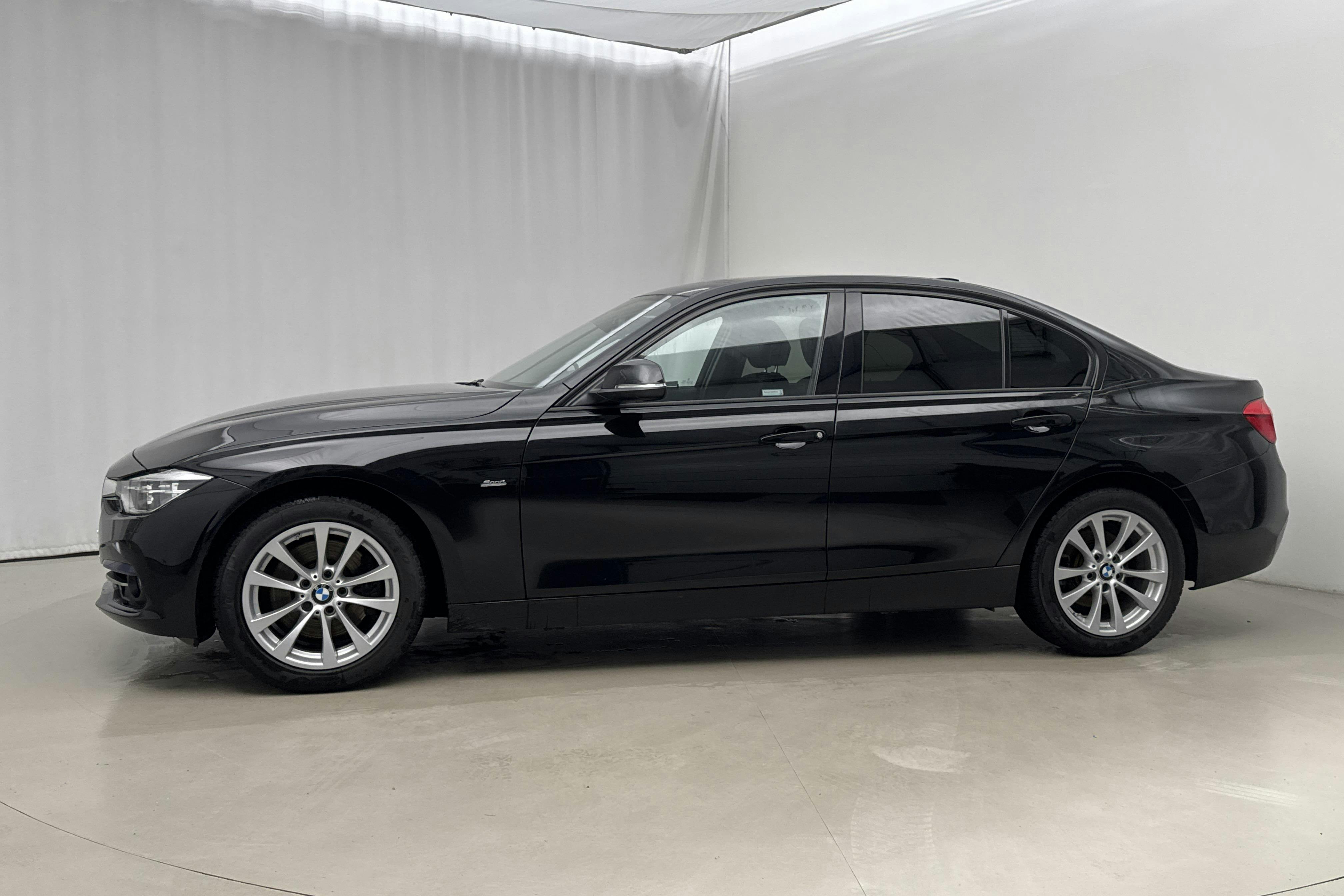Esitlusfoto 2 aadressil 21: BMW 330i xDrive Sedan, F30 (252hk) - 94 550 km - Automaatne - must - 2018
