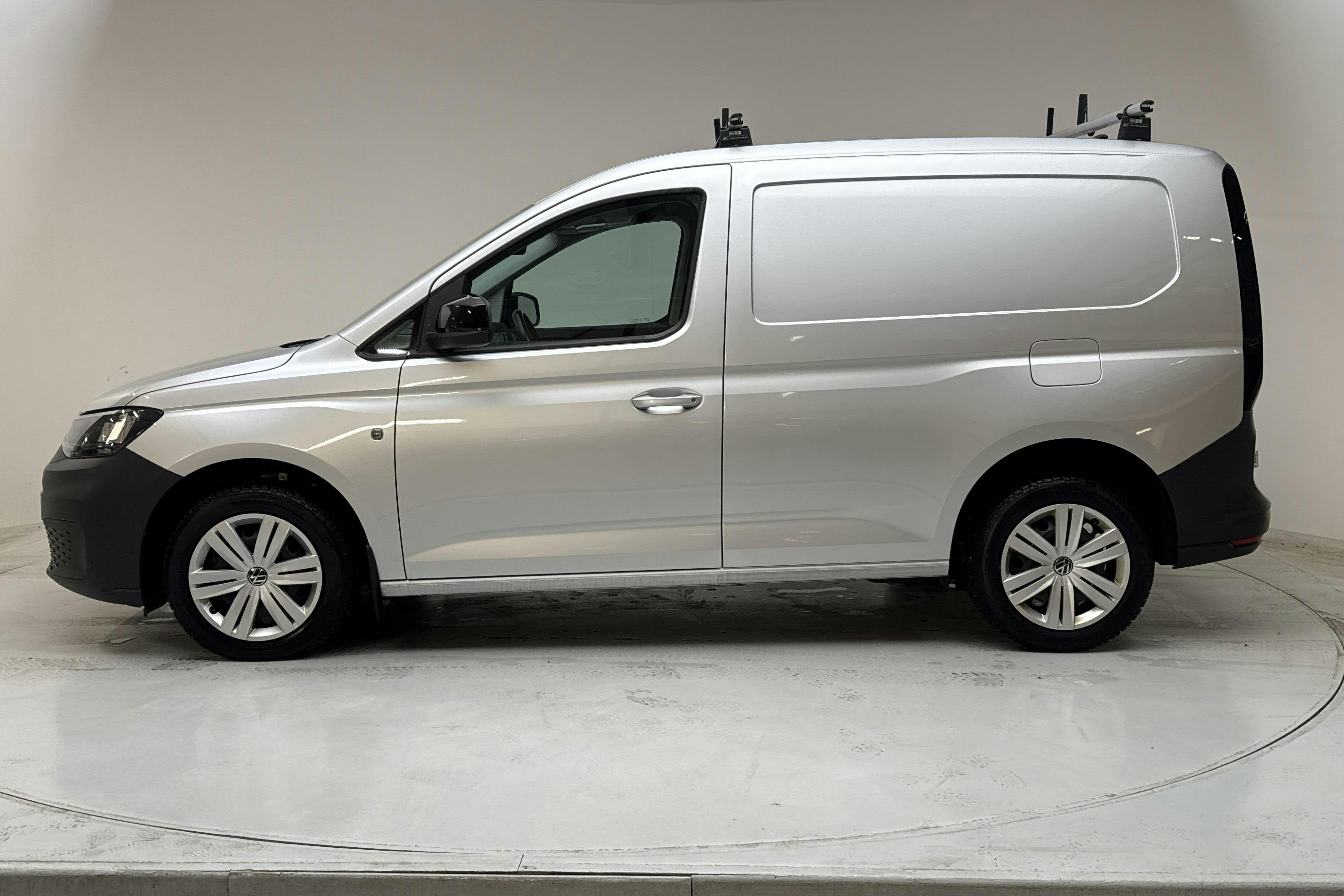 Præsentationsfoto 2 af 14: VW Caddy Cargo 2.0 TDI Skåp (122hk) - 74 610 kilometer - Salgsautomat - Sølv - 2024