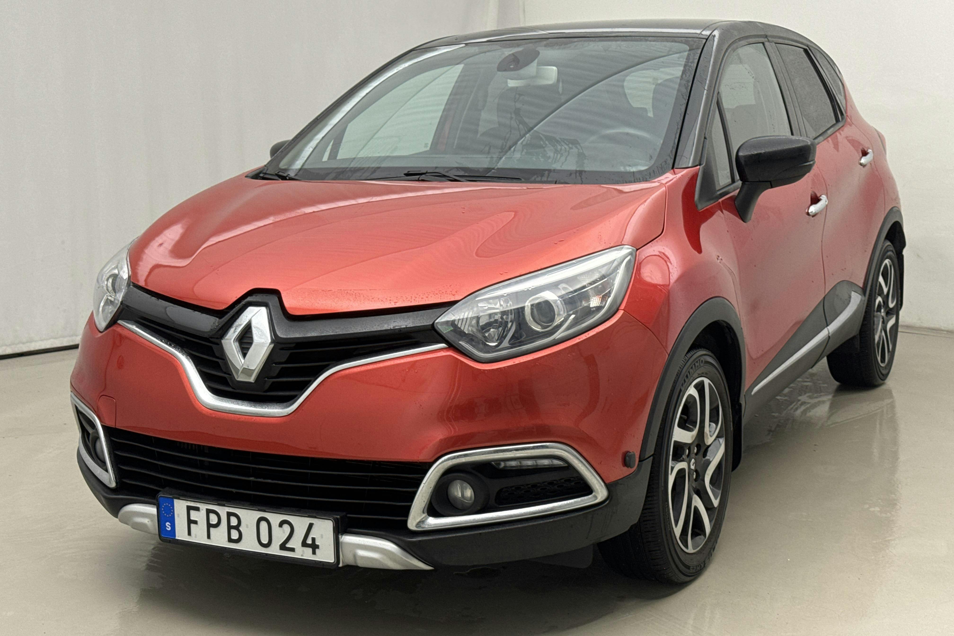 Zdjęcie prezentacyjne 1 z 16: Renault Captur 1.2 TCe (120hk) - 66 850 km - Automatyczna - 2015