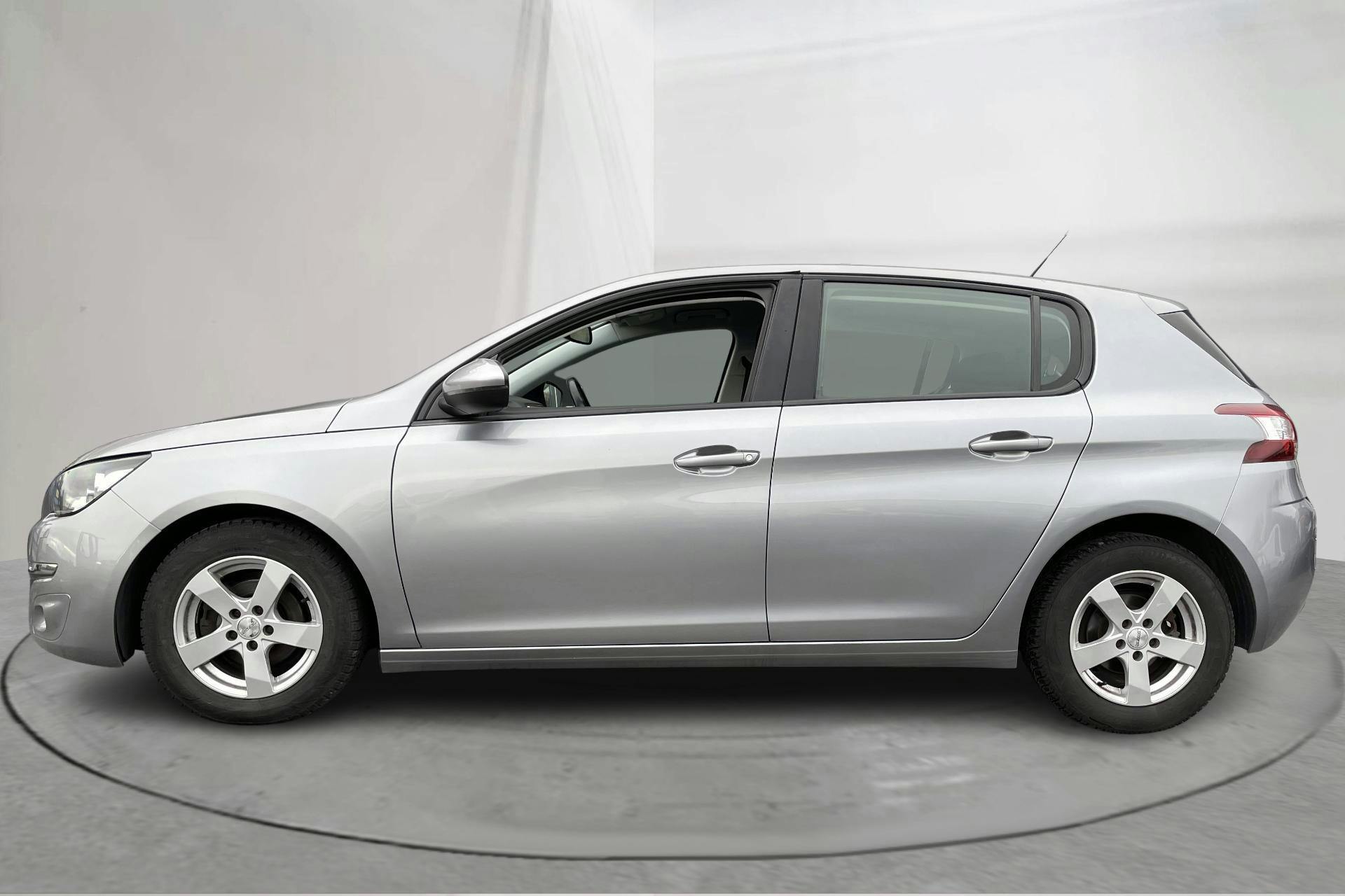 Esitlusfoto 2 aadressil 14: Peugeot 308 PureTech 5dr (110hk) - 162 010 km - Käsitsi - hall - 2015