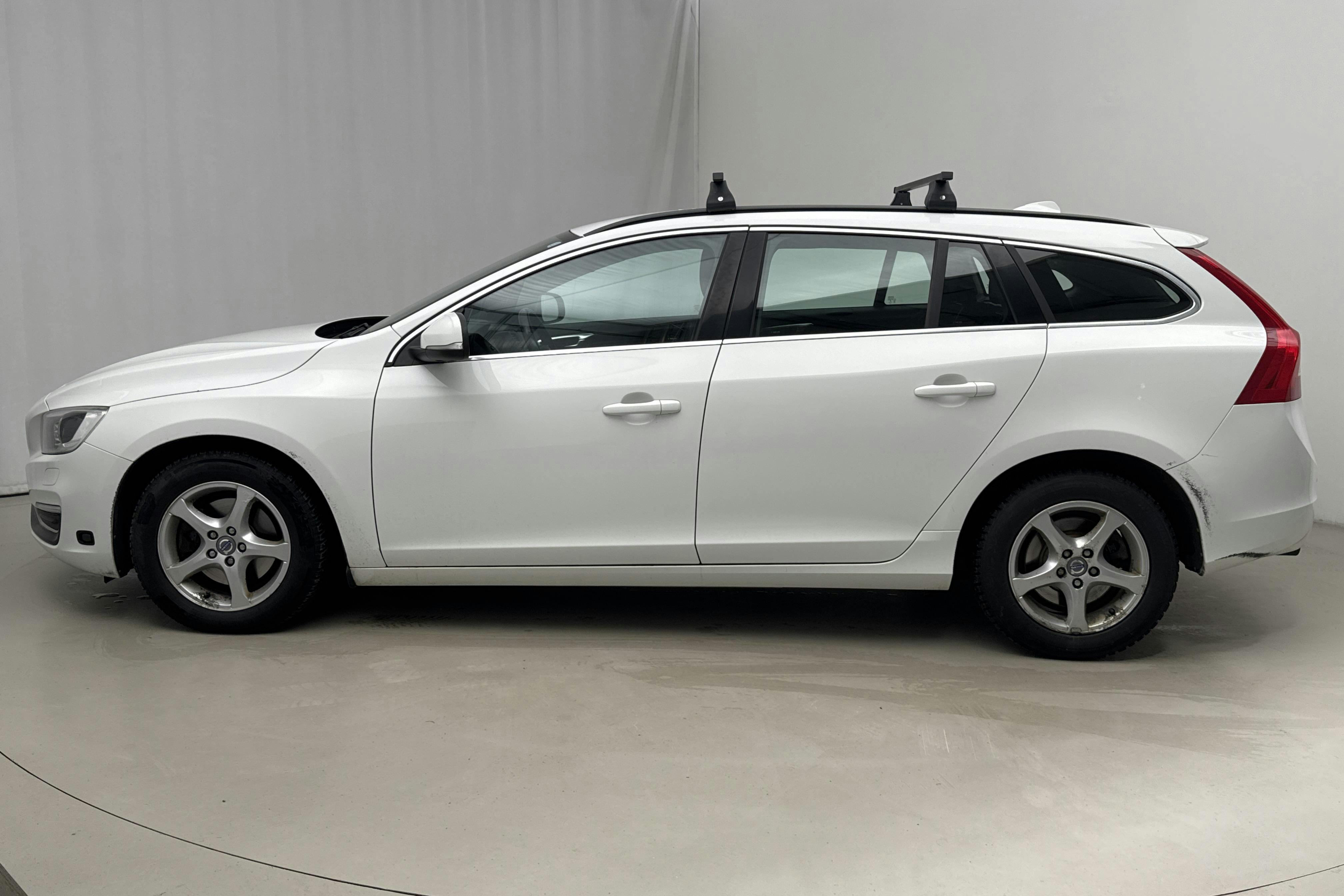 Presentationsfoto 2 av 14: Volvo V60 D2 (115hk) - 23 284 mil - Automat - vit - 2014