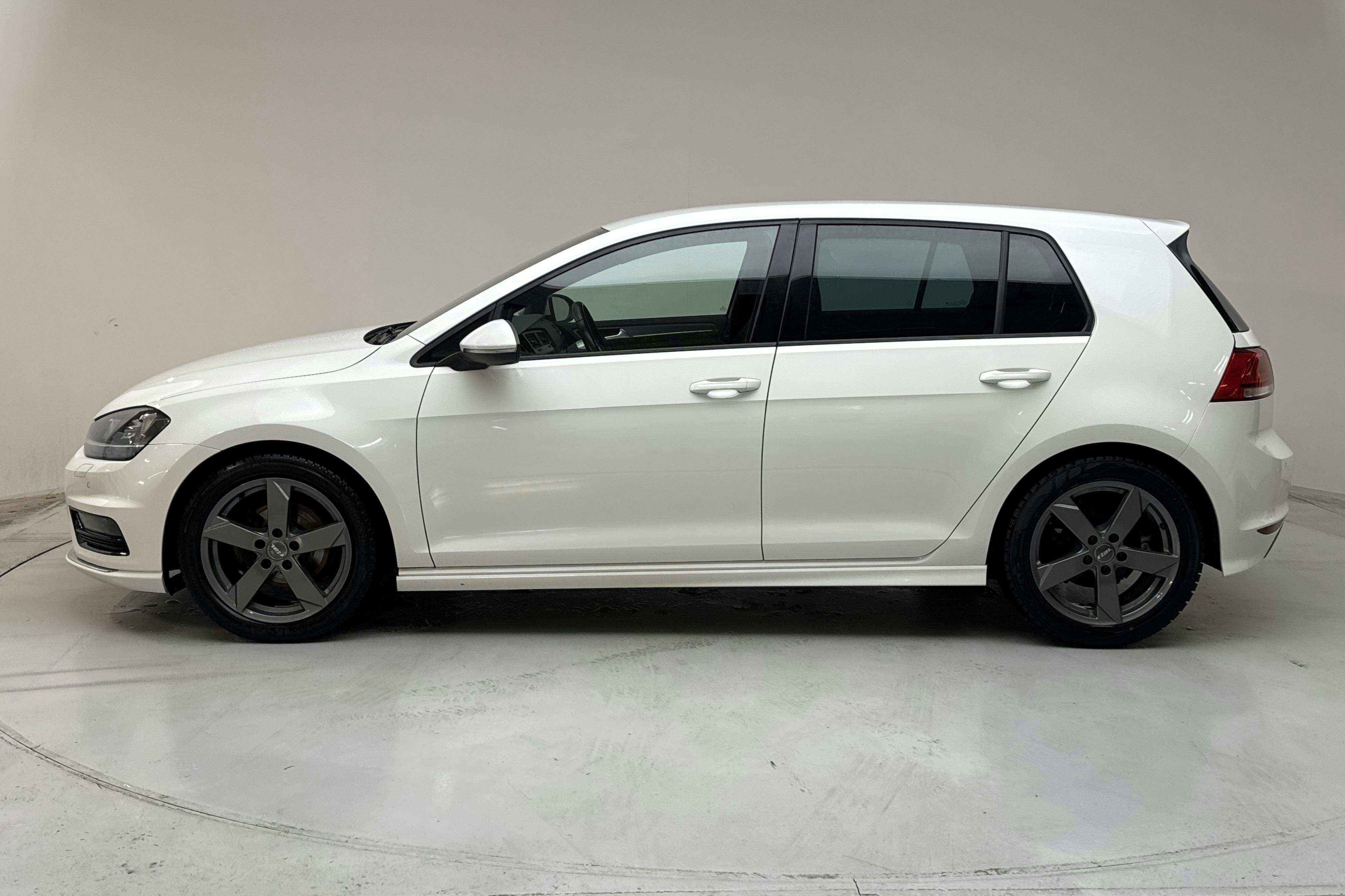 Esitlusfoto 2 aadressil 17: VW Golf VII 1.4 TSI 5dr (150hk) - 125 960 km - Käsitsi - valge - 2016