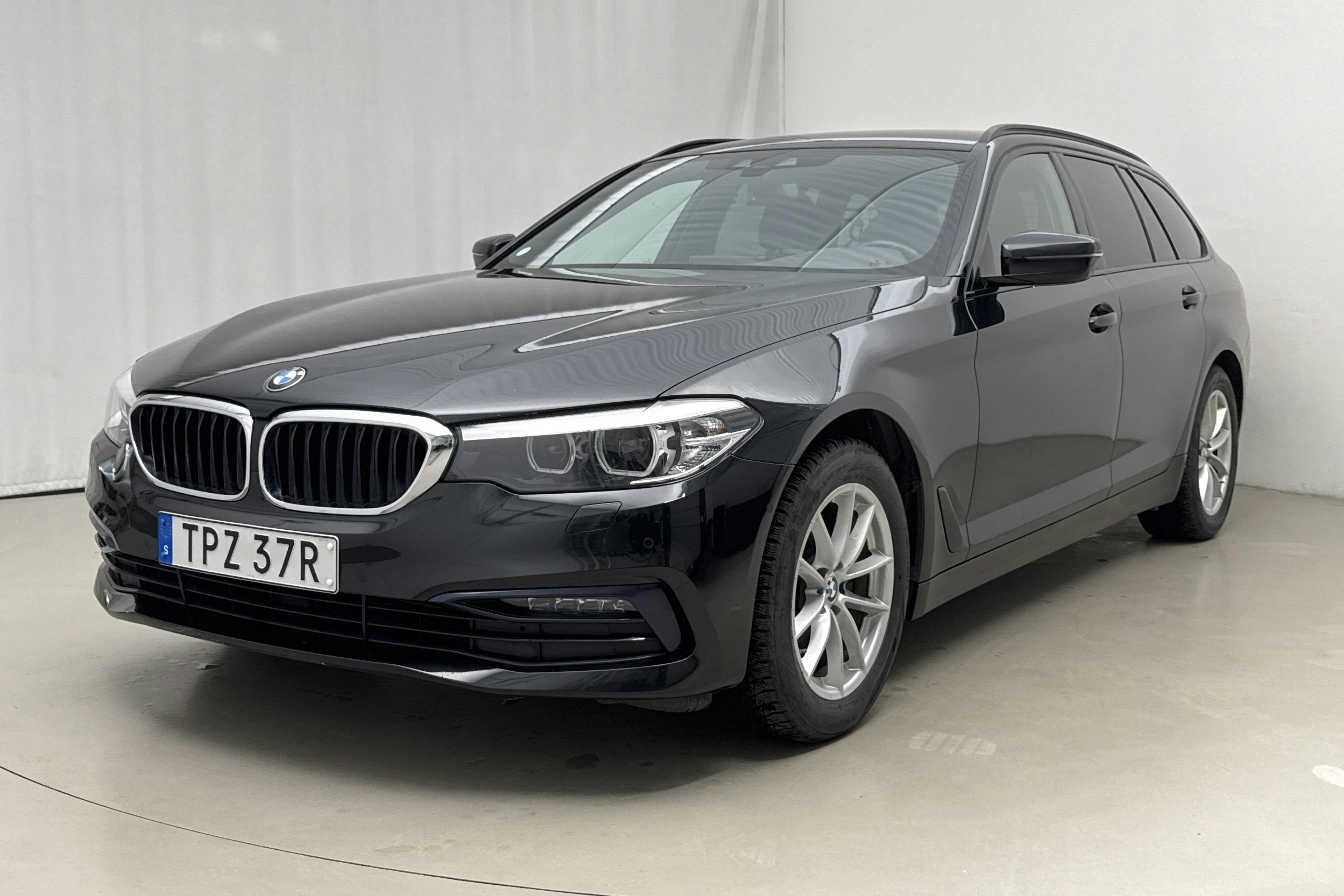 BMW 520d xDrive Touring MHEV, G31 (190hk) - 11 870 mil - Automat - svart - 2020
