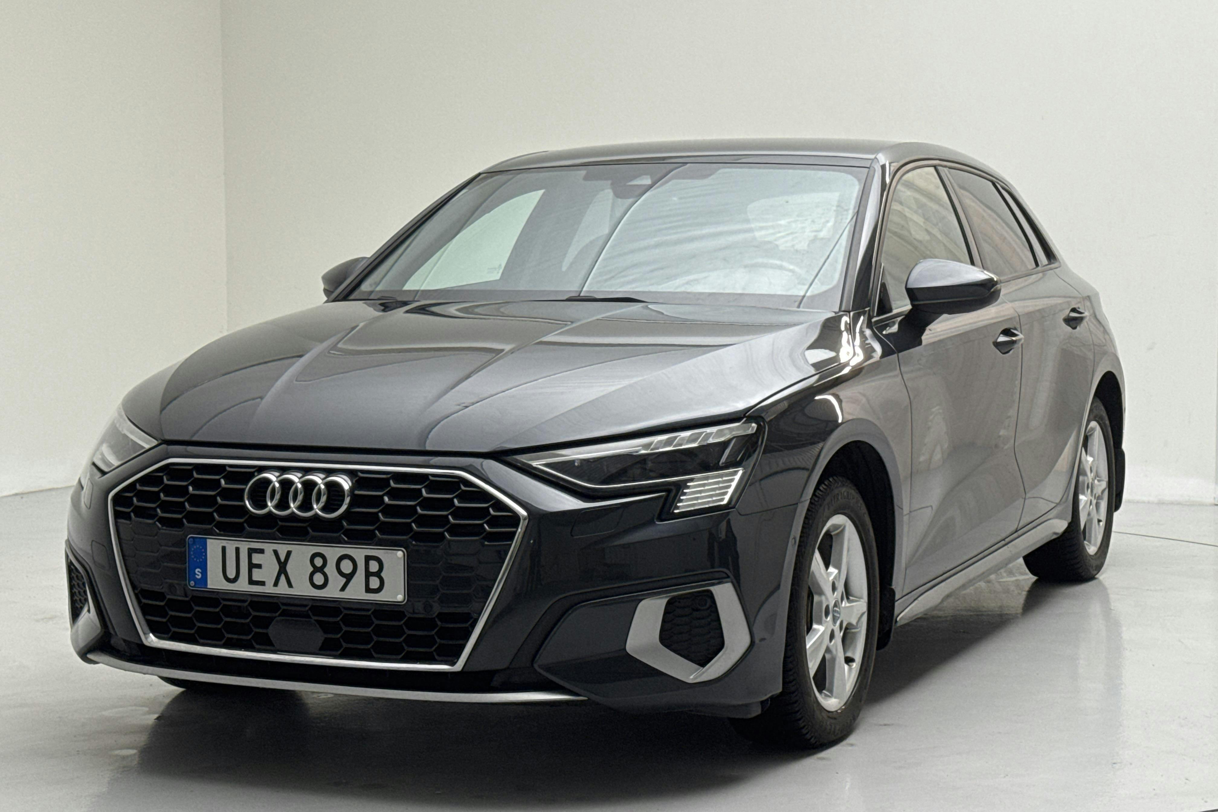 Presentation photo 1 of 14: Audi A3 Sportback 35 TFSI (150hk) - 22 740 km - Automatic - gray - 2023