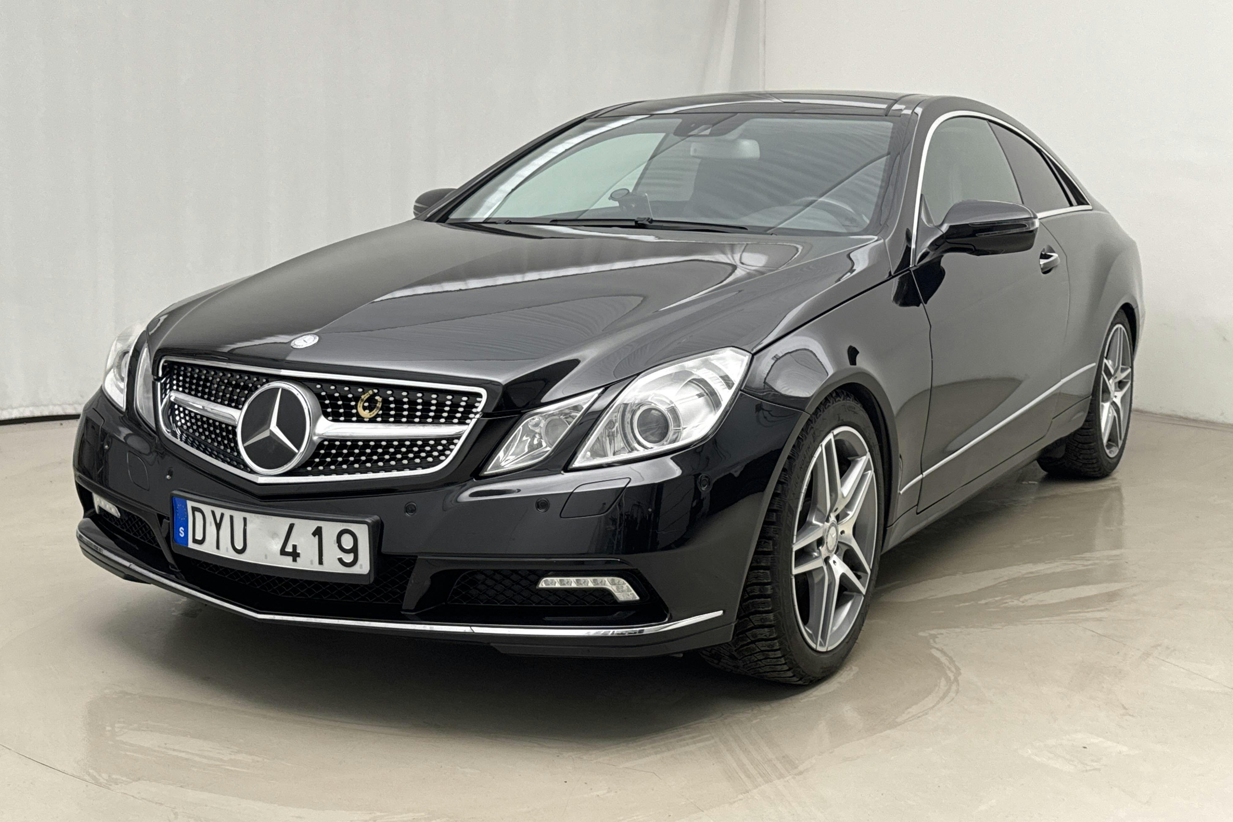 Presentationsfoto 1 av 21: Mercedes E 500 BlueEfficiency Coupé C207 (388hk) - 9 271 mil - Automat - svart - 2009