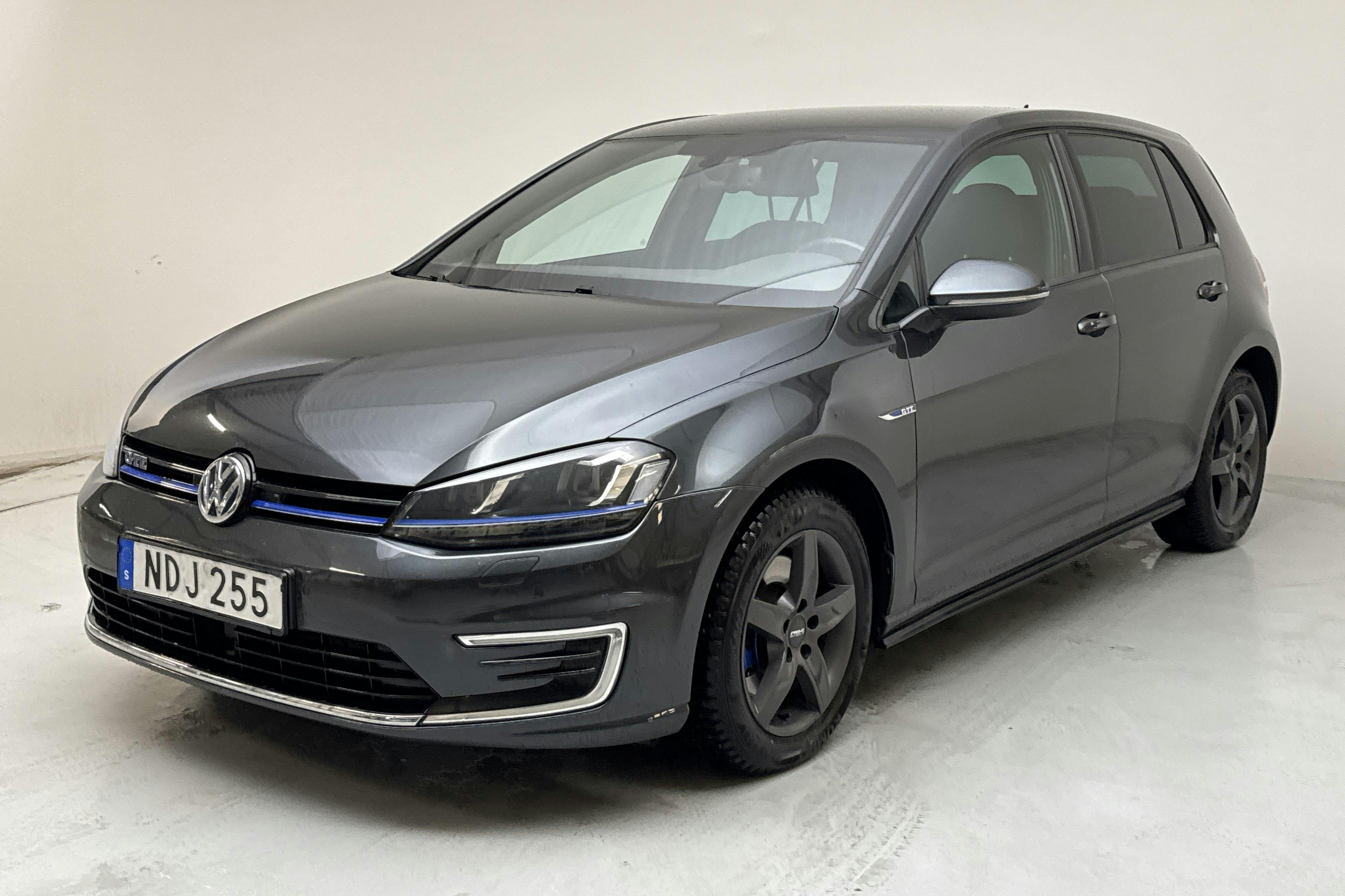 Presentation photo 1 of 17: VW Golf VII 1.4 Plug-in-Hybrid 5dr (204hk) - 151 400 km - Automatic - gray - 2016