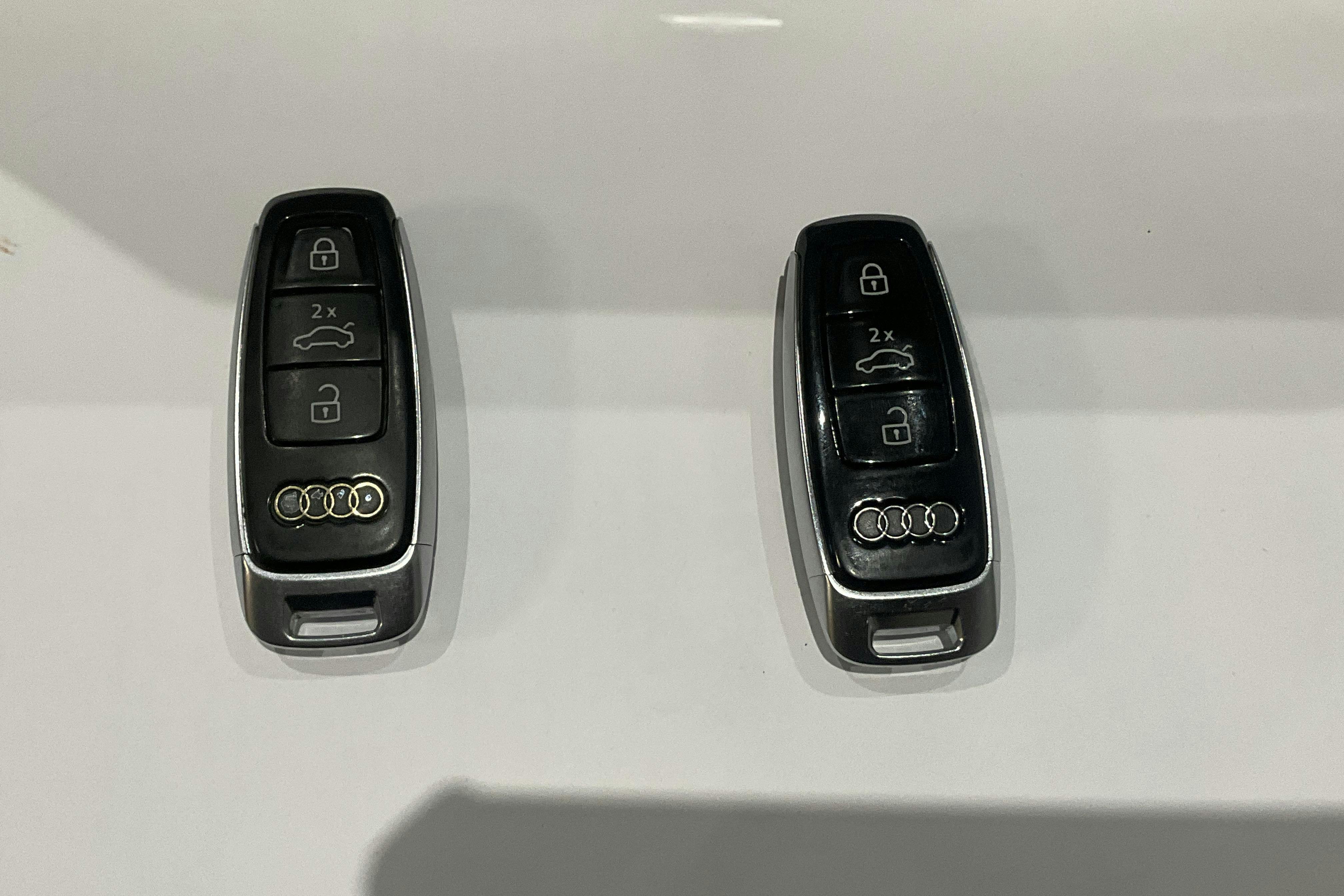 Presentation photo 20 of 20: Audi e-tron 55 quattro 95kWh (360hk) - 43 700 km - Automatic - gray - 2023