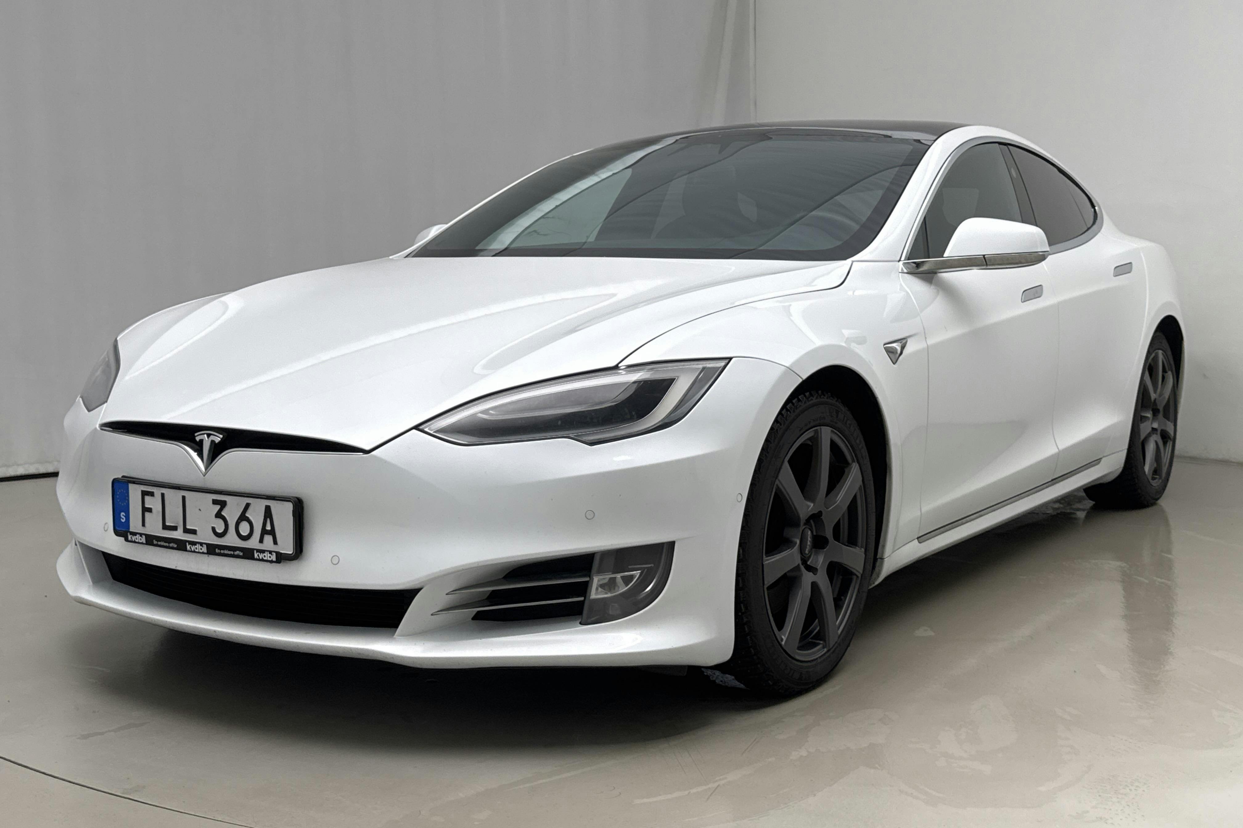 Zdjęcie prezentacyjne 1 z 24: Tesla Model S Dual Motor Long Range AWD - 159 310 km - Automatyczna - biały - 2020