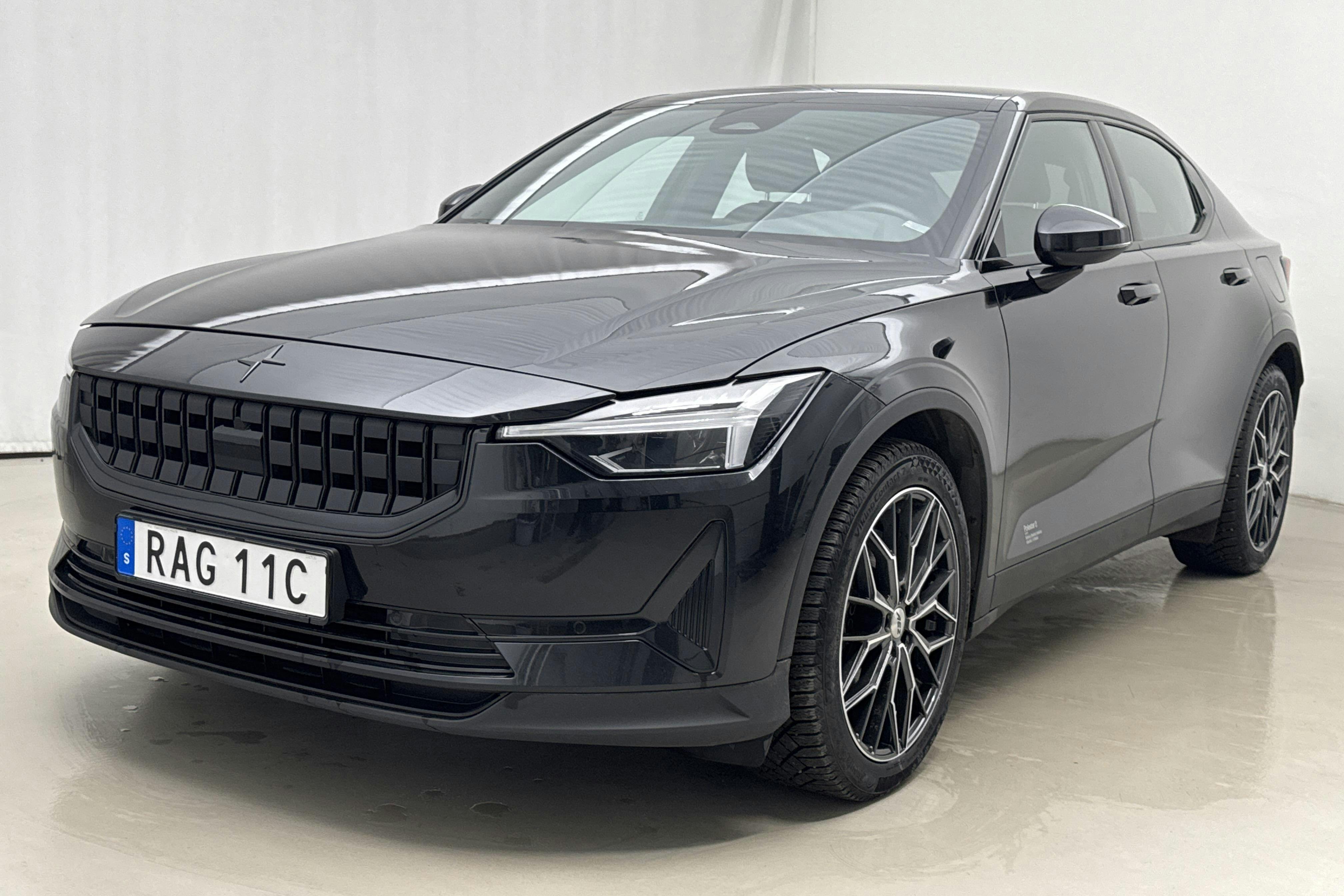 Presentation photo 1 of 23: Polestar 2 Standard range Single motor (231hk) - 63 170 km - Automatic - black - 2023