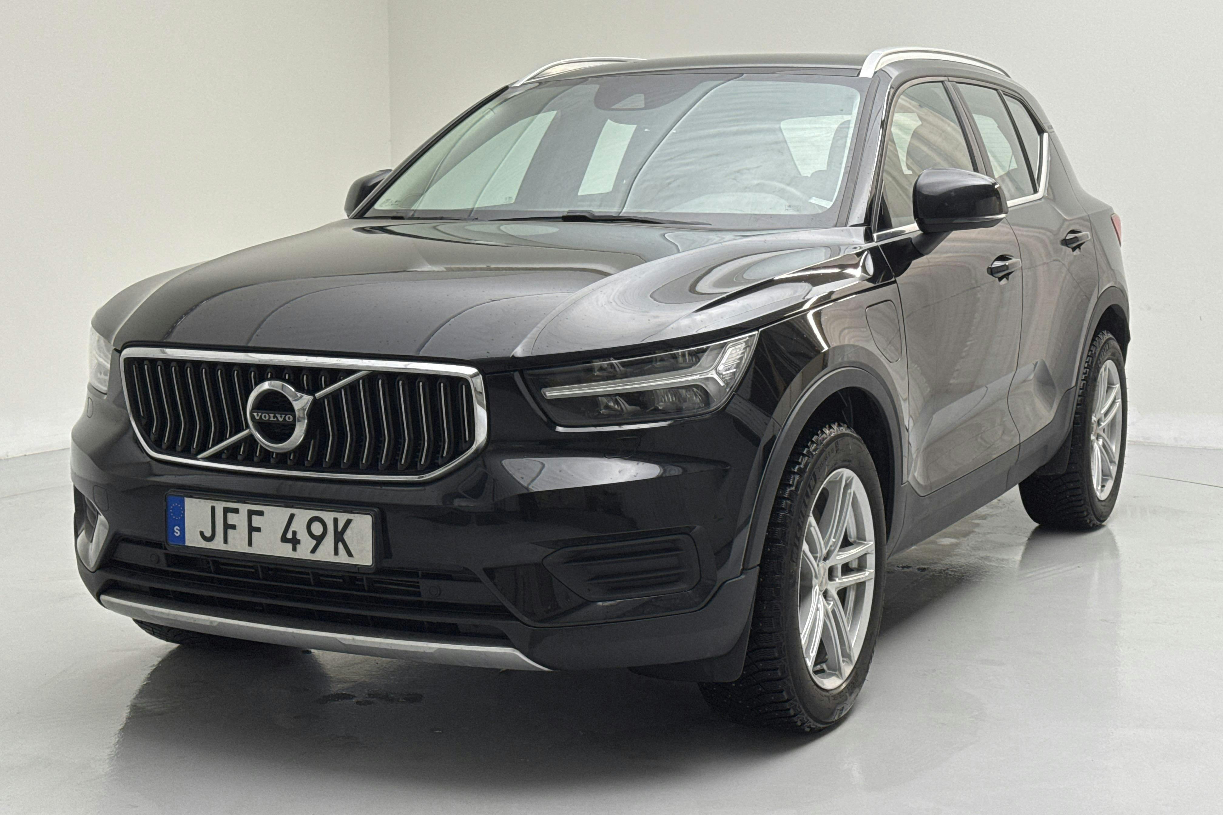 Presentationsfoto 1 av 16: Volvo XC40 T4 2WD Twin Engine (211hk) - 10 240 mil - Automat - svart - 2022