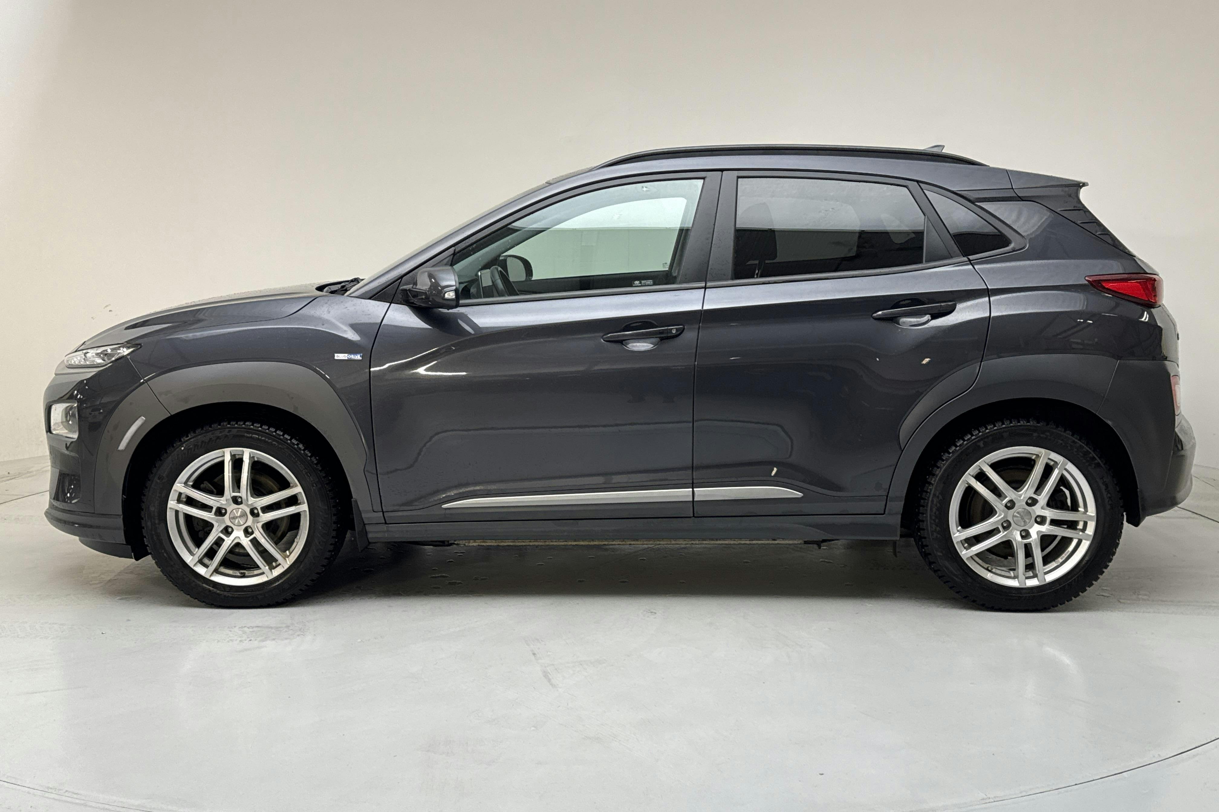 Esittelykuva 2 osoitteesta 16: Hyundai Kona Electric Long Range 64kWh (204hk) - 90 910 km - Automaattinen - harmaa - 2020