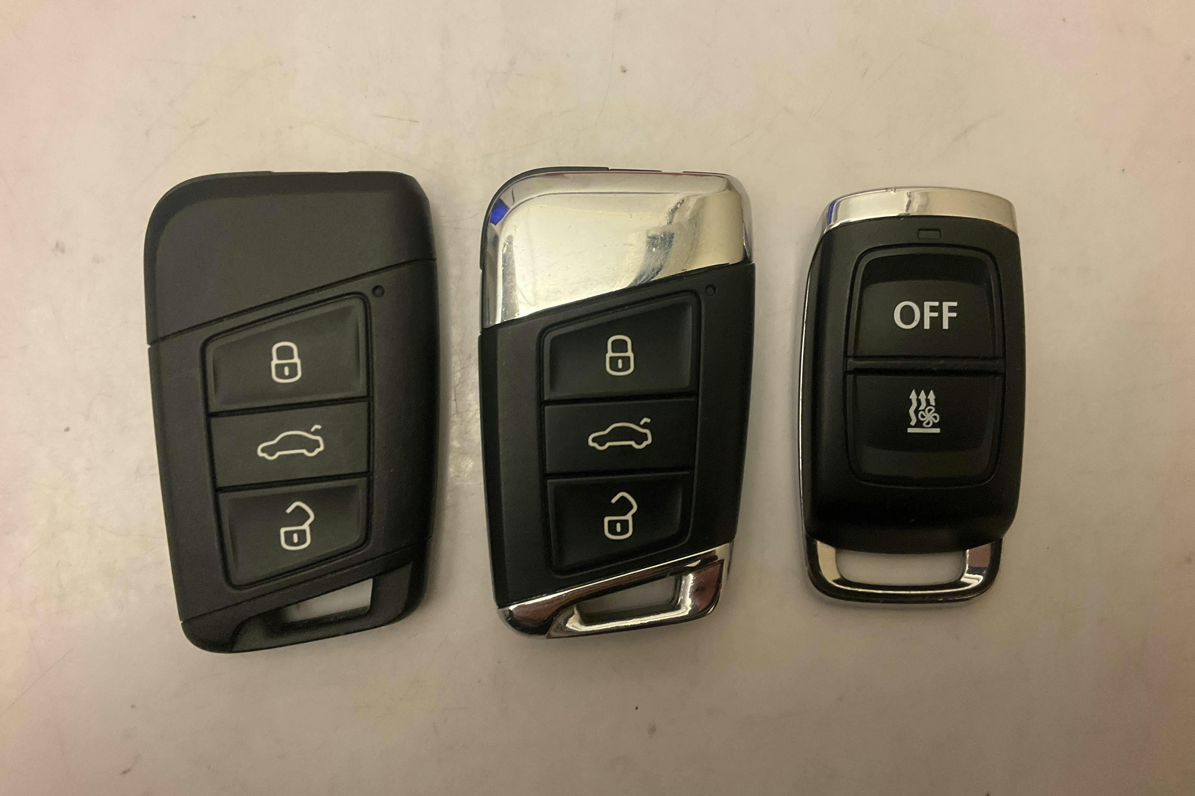 Presentation photo 17 of 17: Skoda Superb 1.4 TSI PHEV Kombi (218hk) - 140 260 km - Automatic - white - 2020